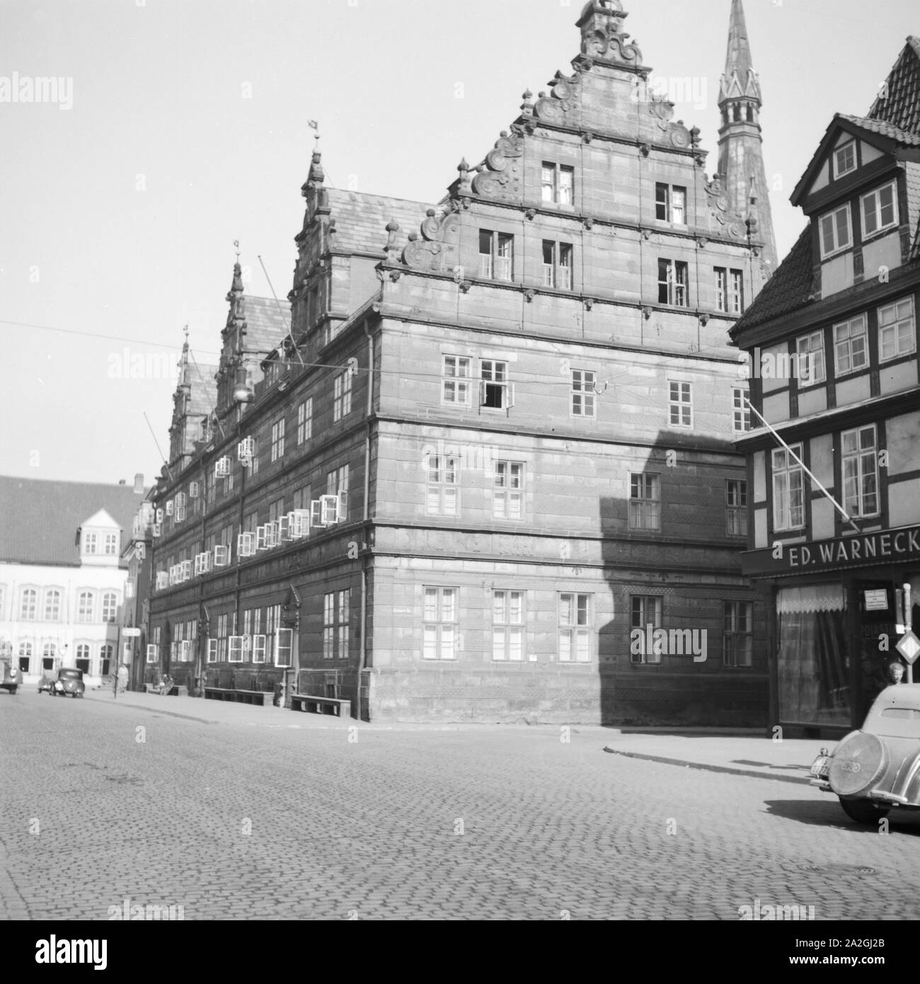 Das Hochzeitshaus in der Innenstadt von Hameln an der Weser, Deutschland 1930er Jahre. Hochzeitshaus patrizierhaus an der Stadt Hameln an der Weser, Deutschland 1930. Stockfoto
