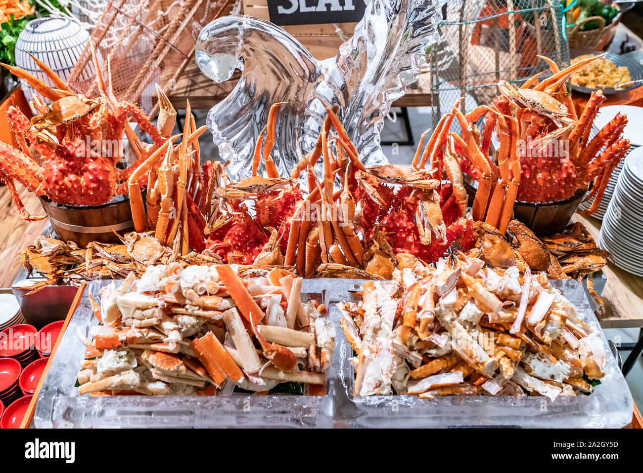 Alaskan King Crab auf Meeresfrüchte auf Eis buffet Bar Stockfoto