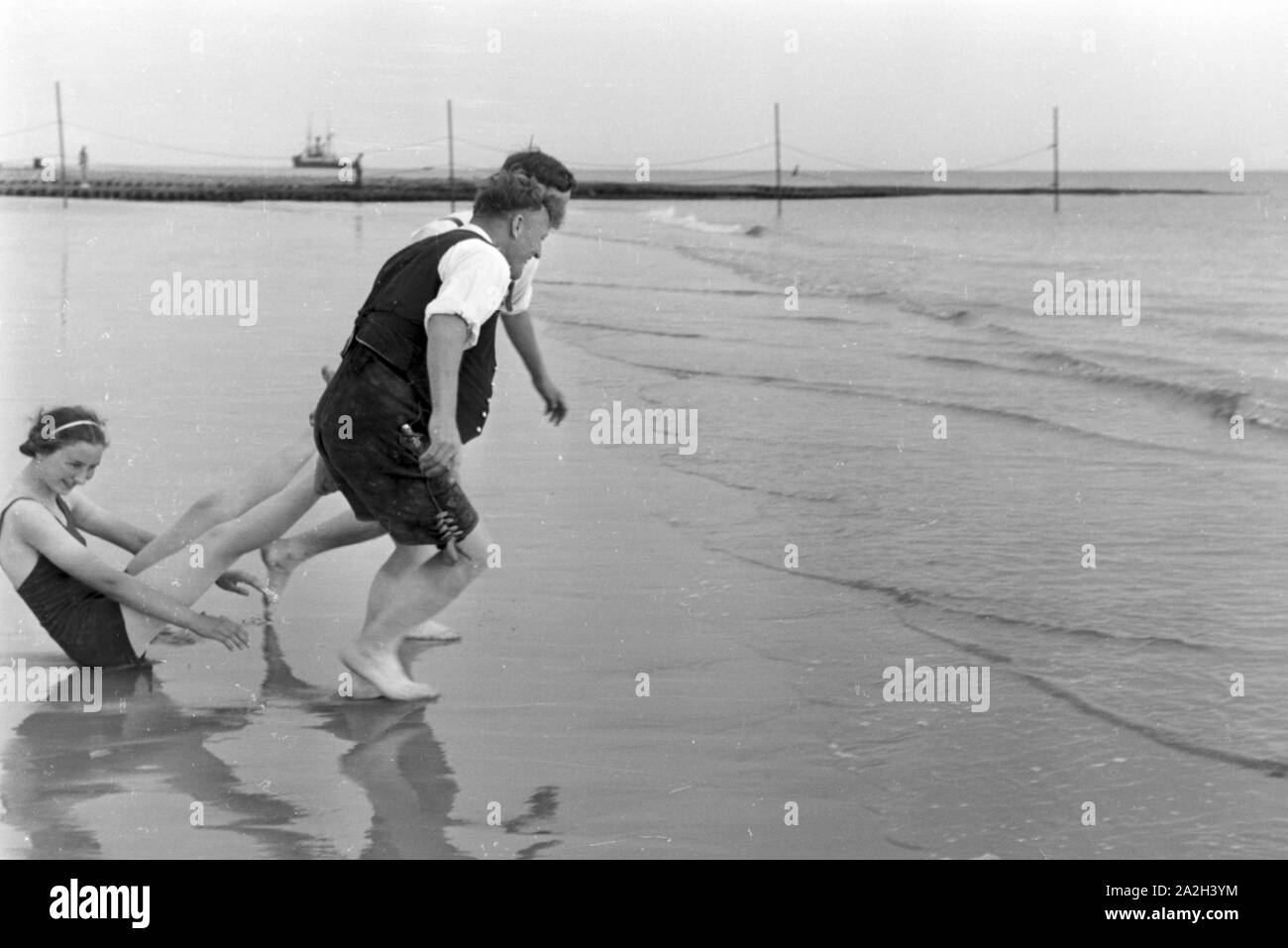 Sommerferien auf der Nordseeinsel Borkum, Deutsches Reich 30er Jahre. Sommer Urlaub auf der Nordseeinsel Borkum, Deutschland 1930. Stockfoto