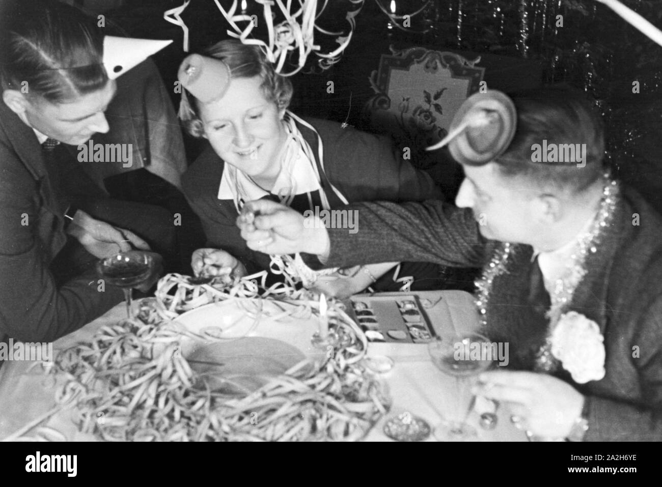 Alltagsszenen einer Stuttgarter Familie, Deutsches Reich 30er Jahre. Szenen aus dem Alltag einer Familie in Stuttgart, Deutschland 1930. Stockfoto