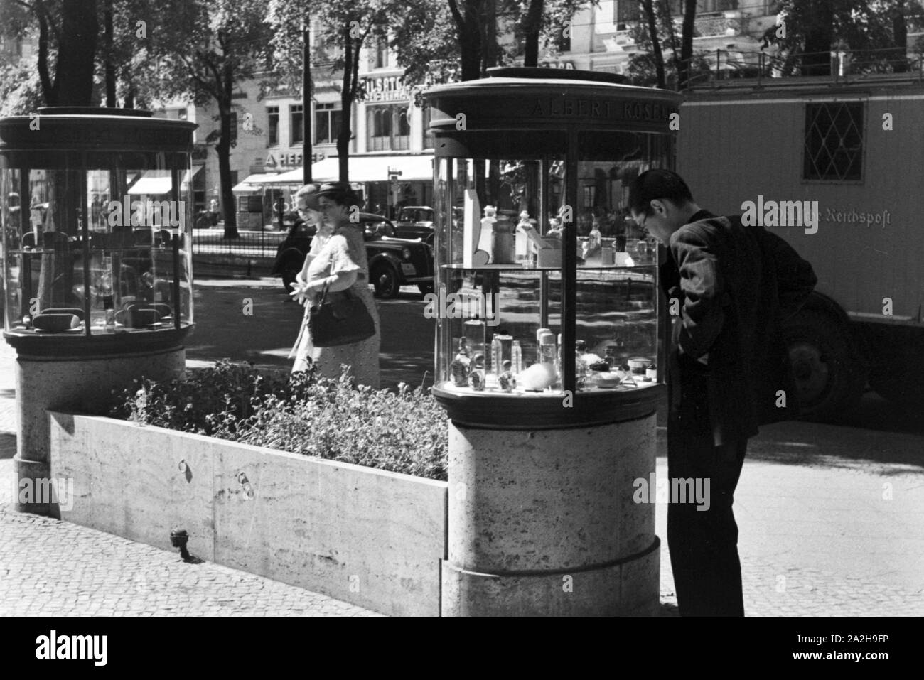 Unterwegs in der Reichshauptstadt Berlin, Deutschland 1930er Jahre. In der deutschen Hauptstadt Berlin, Deutschland 1930. Stockfoto