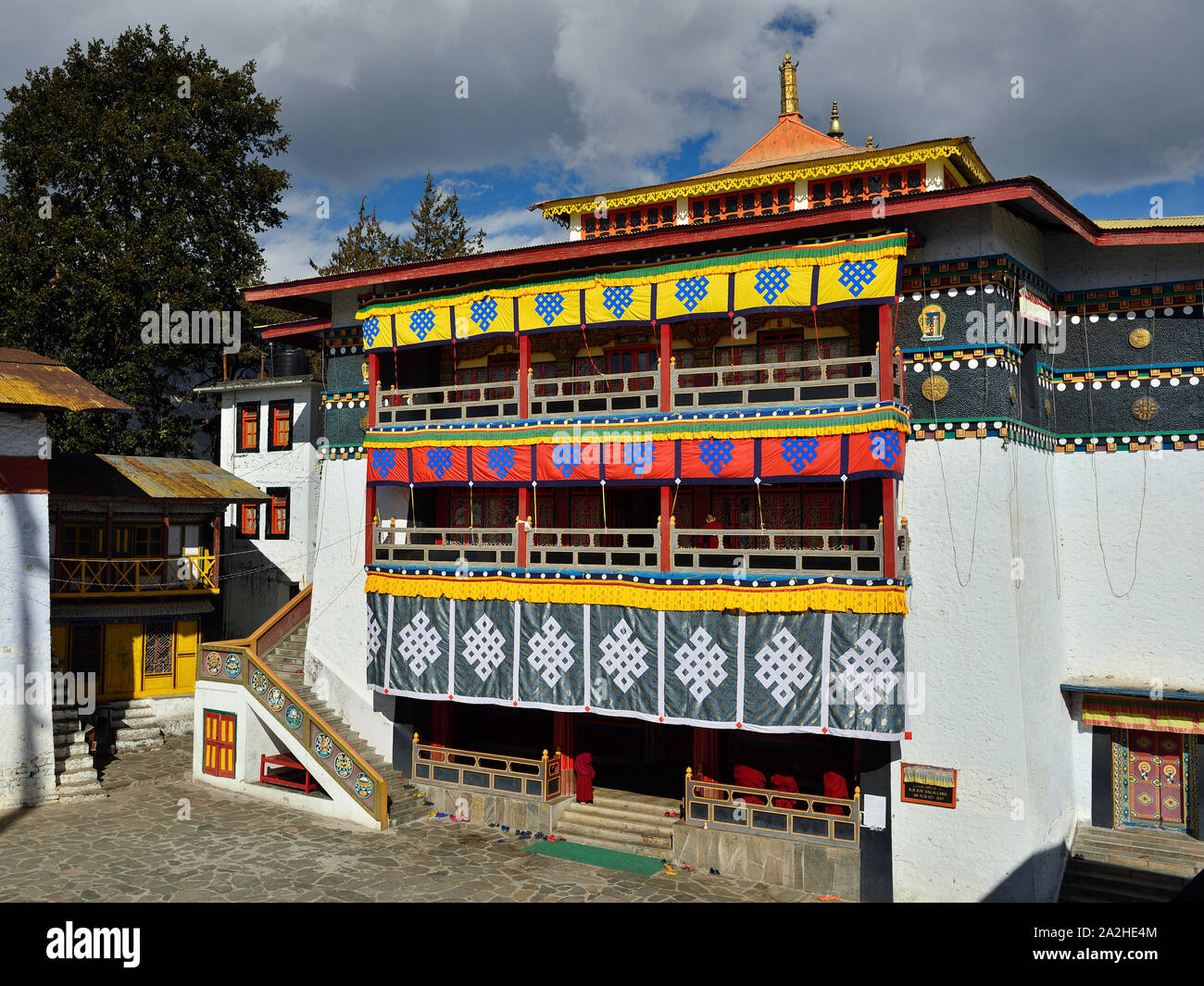 Tawang, Arunachal Pradesh, Indien, Haustür zum buddhistischen Tempel in Tawang Kloster Stockfoto