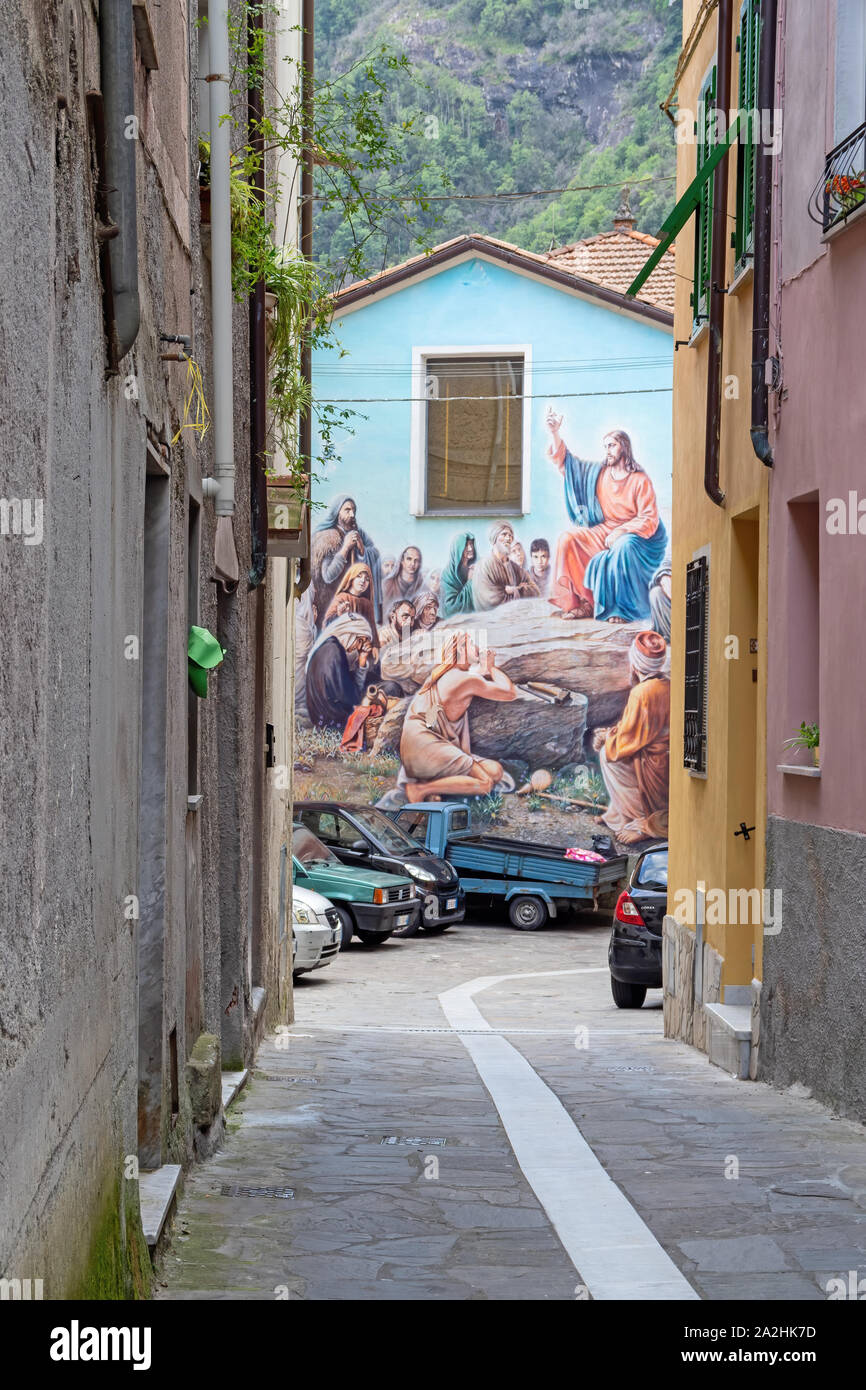FORNO, Massa Carrara, Italien, 29. SEPTEMBER 2019: Wandbild in der Mitte des Dorfes, die noch erinnert wird, wie von einem Krieg NS-Massaker betroffen. Stockfoto