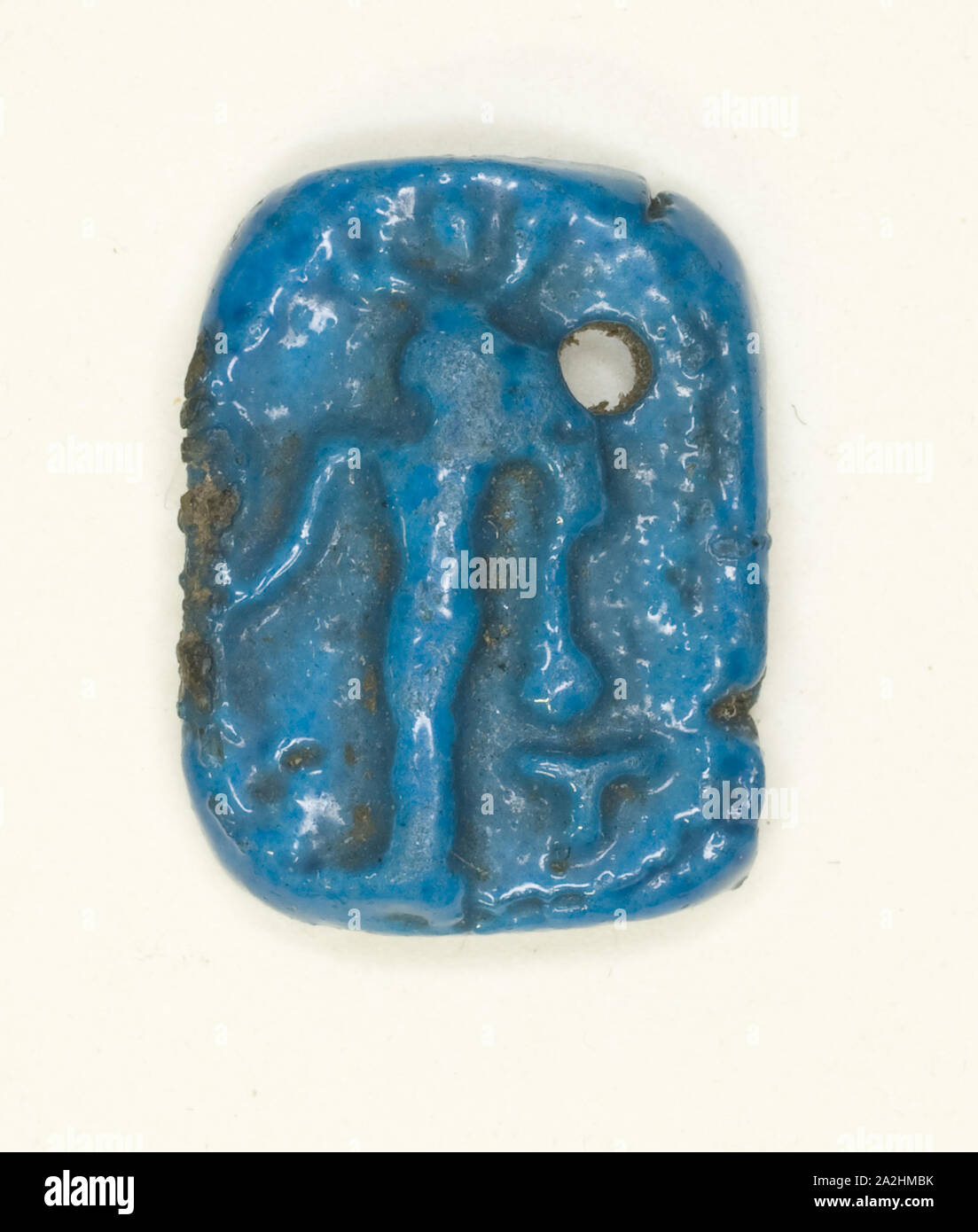 Amulett der Göttin Hathor, 3. Zwischenzeit (ca. 1069-664 v. Chr.), Ägypten, Ägypten, Fayence, 1,3 × 1 × 0,3 cm (1/2 x 3/8 x 1/8 in. Stockfoto