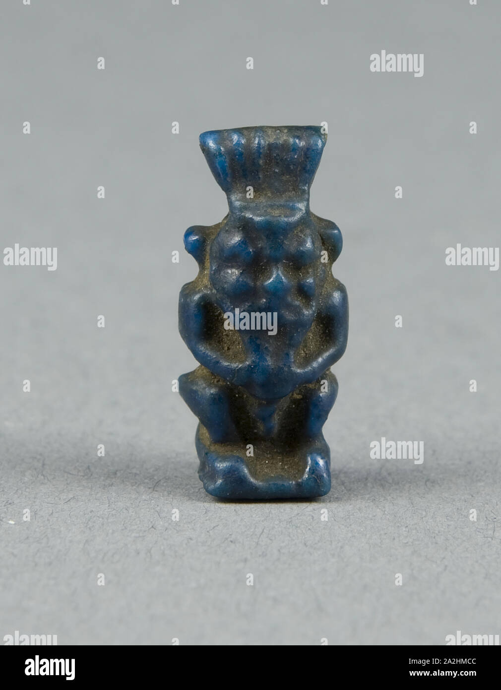 Amulett des Gottes Bes, 3. Zwischenzeit (ca. 1069-664 v. Chr.), Ägypten, Ägypten, Fayence, 1,9 × 1 × 0,5 cm (3/4 x 3/8 x 3/16 in. Stockfoto