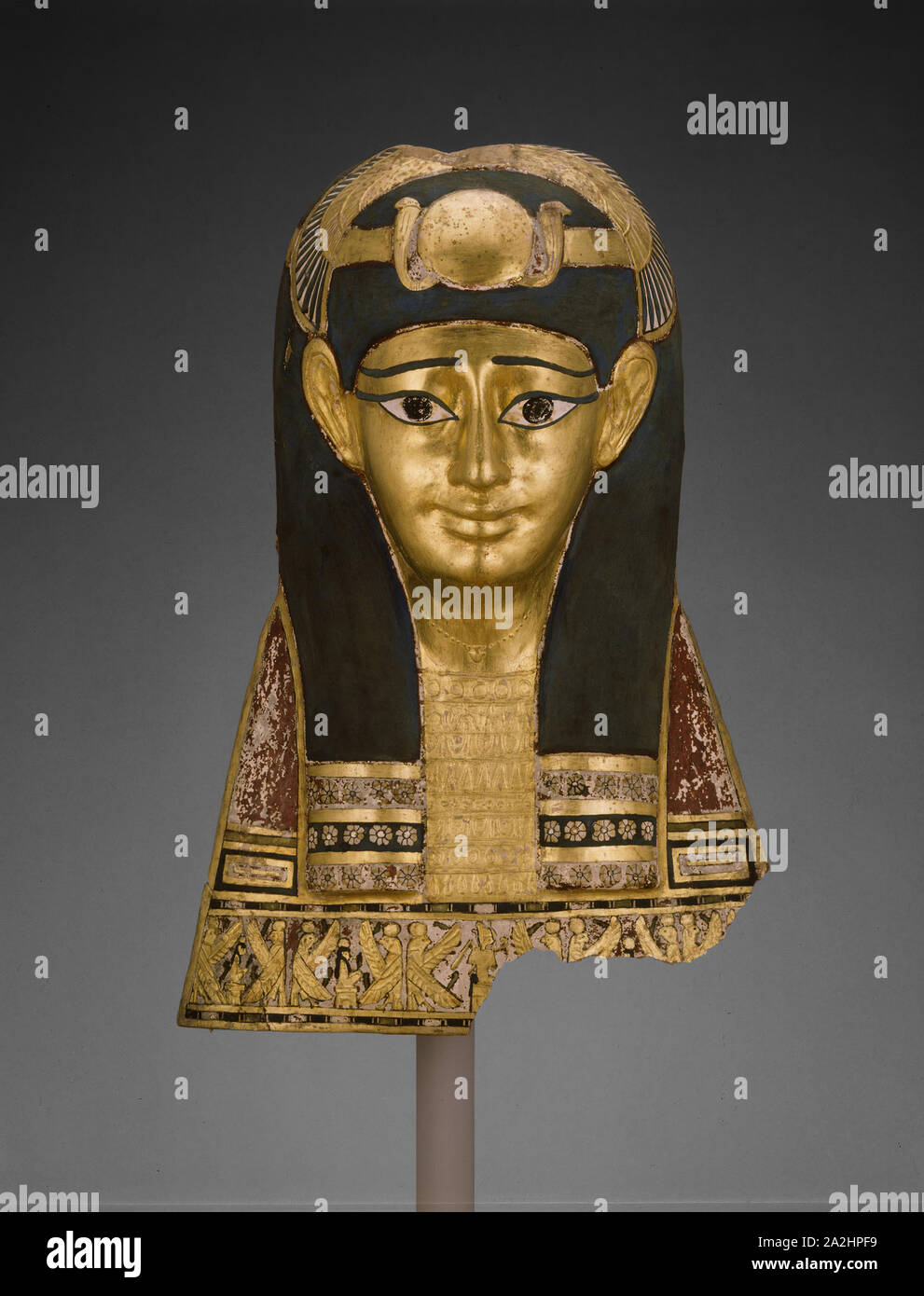 Mumie Maske, späte Ptolemäerzeit - Frühe römische Periode, 1.Jahrhundert v. Chr., Ägyptisch, Ägypten, Cartonnage, Blattgold, Pigment, 44,5 × 30,5 × 29,8 cm (17 1/2 x 12 × 11 cm Stockfoto