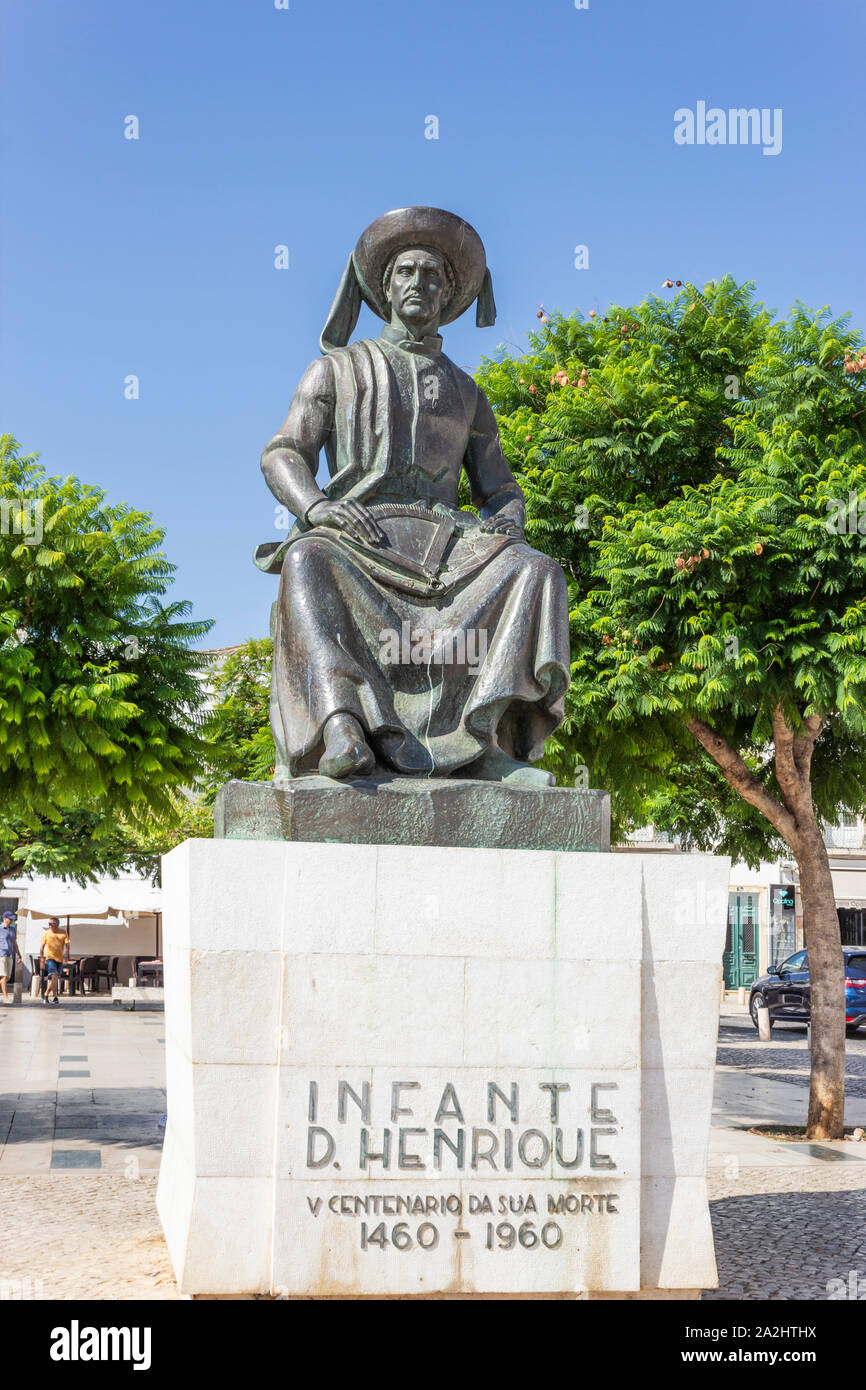 Lagos, Algarve, Portugal. Statue des Infanten D. Henrique von Portugal, Herzog von Viseu, 1394–1460, auch bekannt als Prinz Heinrich der Seefahrer. Stockfoto