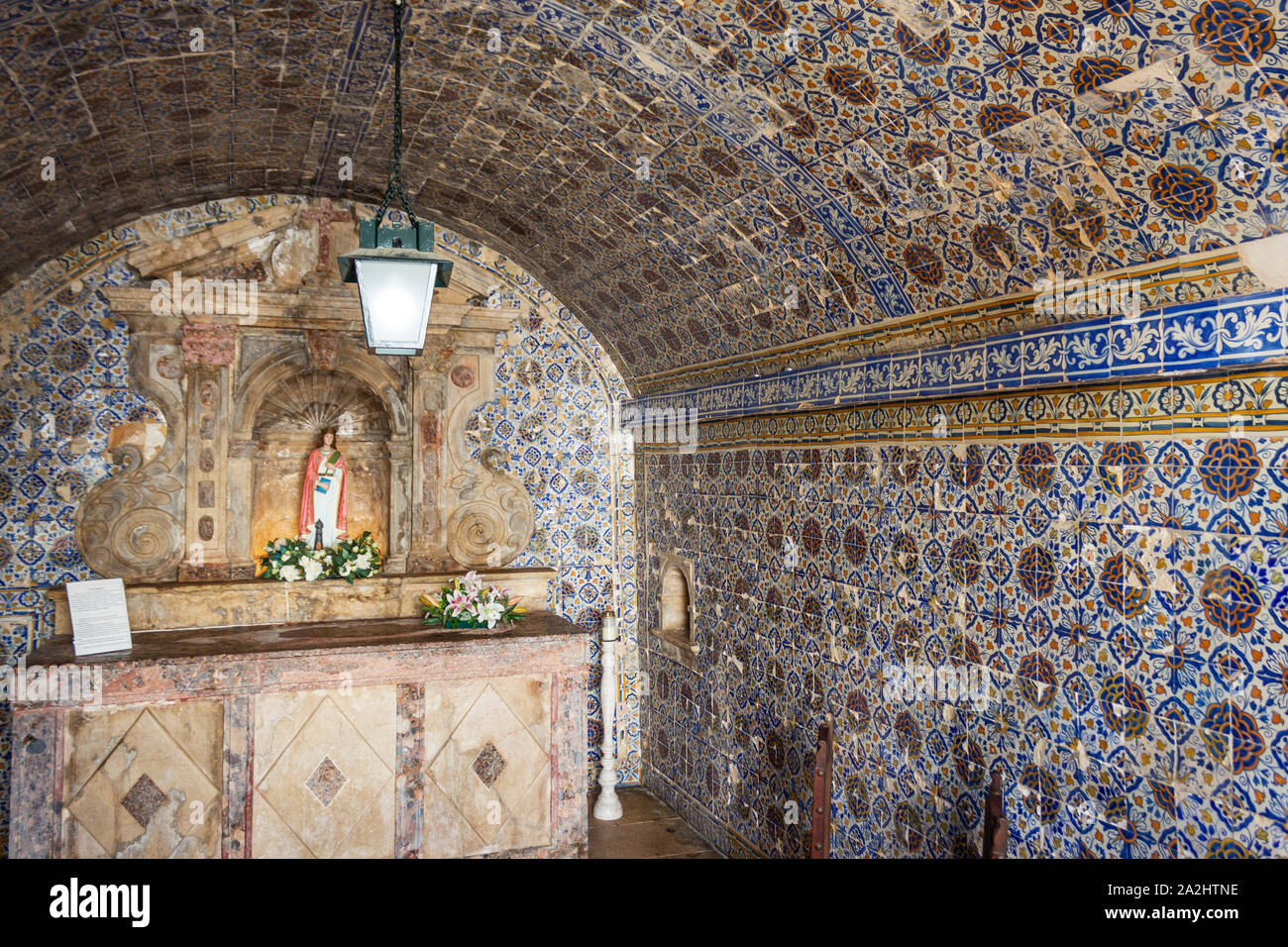 Lagos, Algarve, Portugal. Kapelle der Heiligen Barbara mit Fliesen aus dem späten 18. Jahrhundert befindet sich im Forte da Ponte da Bandeira gewidmet Stockfoto