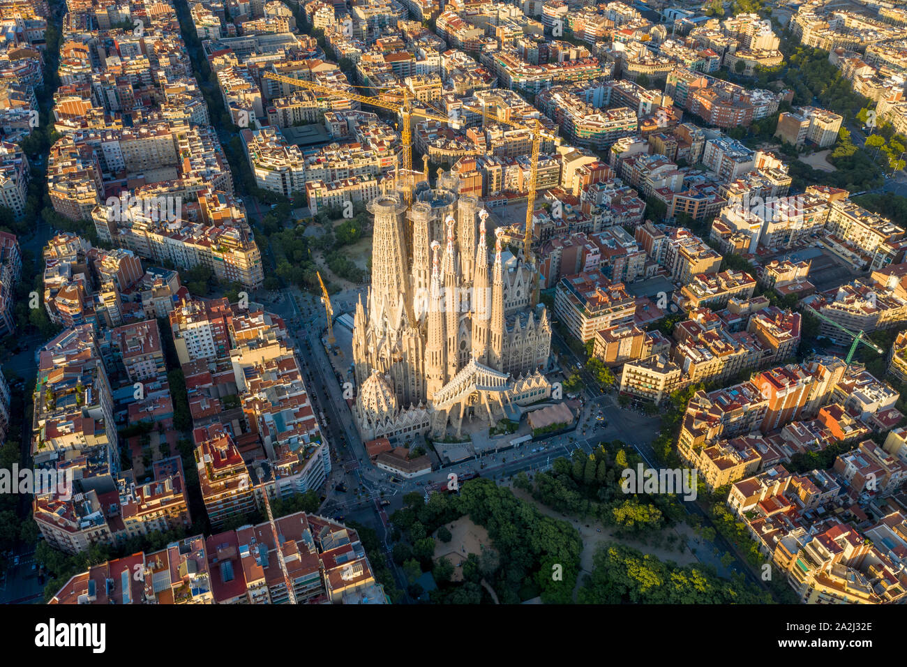 Spanien, Catalunya, Barcelona, Luftaufnahme von Eixample Sagrada Familia Kathedrale Stockfoto