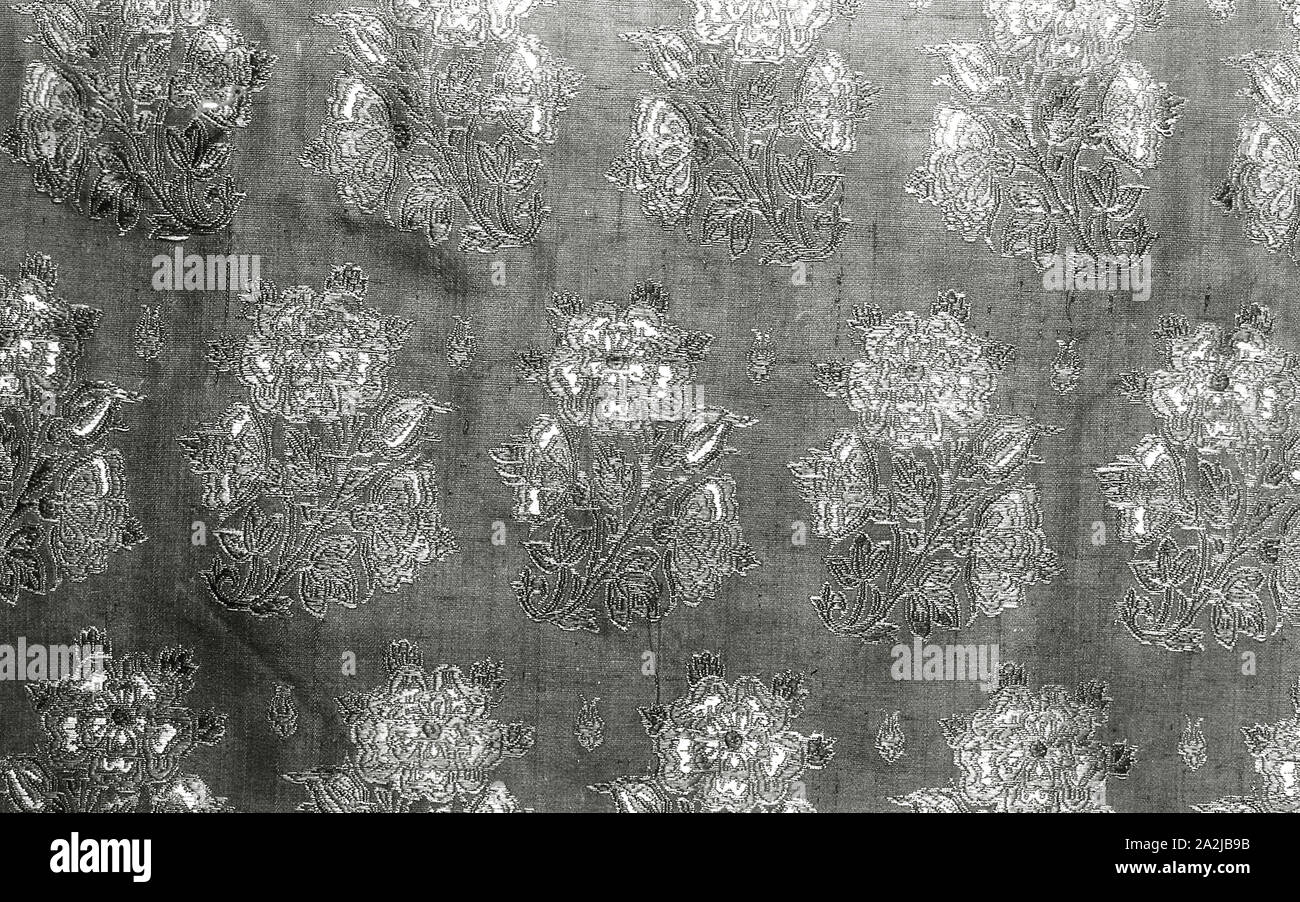 Fragment (Kleid Stoff), 18. Jahrhundert, Iran (Persien), Iran, Brokatartige gerippte Tuch, Seide und Gold Wunde auf gelbe Seide core, 20,3 x 29,2 cm (8 x 11 1/2 in. Stockfoto