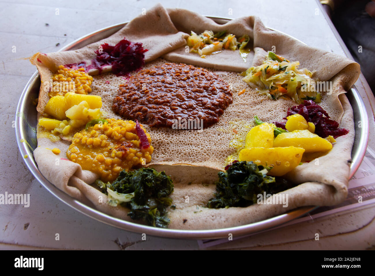 Injera firfir, Fladenbrot, typisch Äthiopische fasten Essen Stockfoto