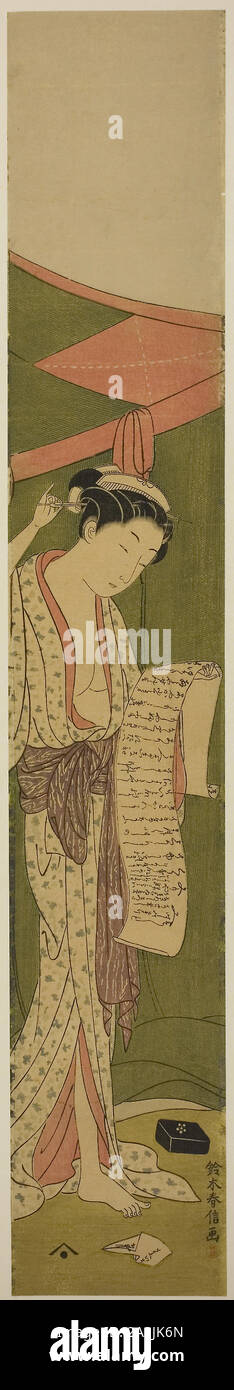 Frau stand neben einem Moskitonetz lesen einen Brief, C. 1768/69, Suzuki Harunobu 鈴木 春信, Japanisch, 1725 (?) -1770, Japan, Farbe holzschnitt, hashira-e, 27 1/4 x 4 1/2 in. Stockfoto