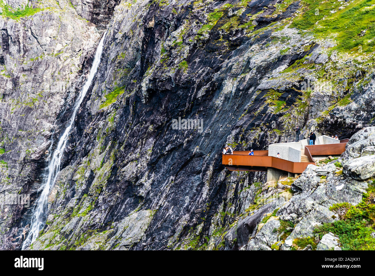 Beliebter Aussichtspunkt auf den Trollstigen Mountain Road, Norwegen. Stockfoto