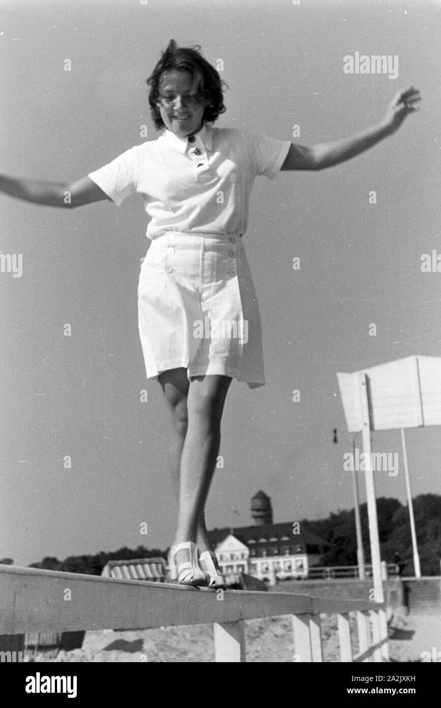Ein Sommertag an der Ostsee, Deutschland 1930er Jahre. Ein Sommertag an der Ostsee, Deutschland 1930. Stockfoto