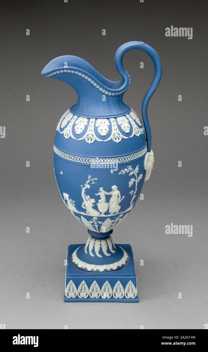 Ewer, C. 1790, William Adams and Sons Ltd., Englisch, gegründet 1657,  England, Steinzeug (jasperware), 27,6 × 12,4 × 10 cm (10 78 x 4 78 x 3  1516 in Stockfotografie - Alamy