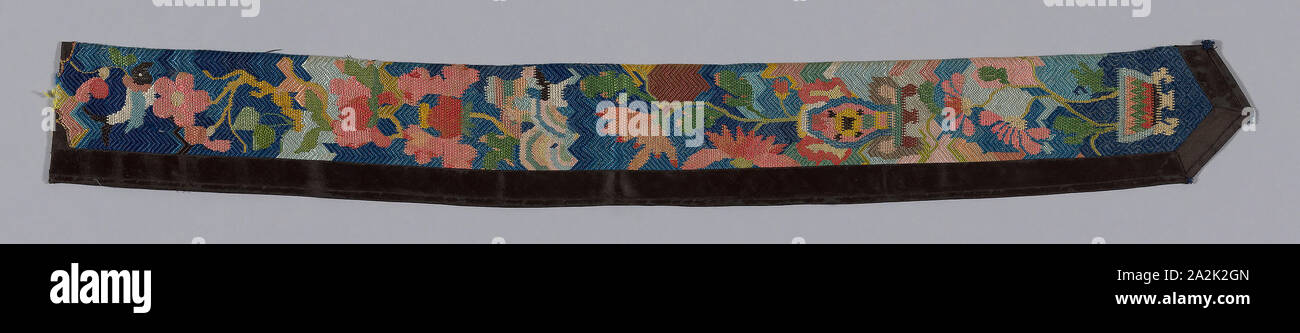Band oder Grenze (von der Frau Kleidungsstück), 1875/1900, China, 7,9×62 cm (3 1/8 x 24 3/8 in Stockfoto