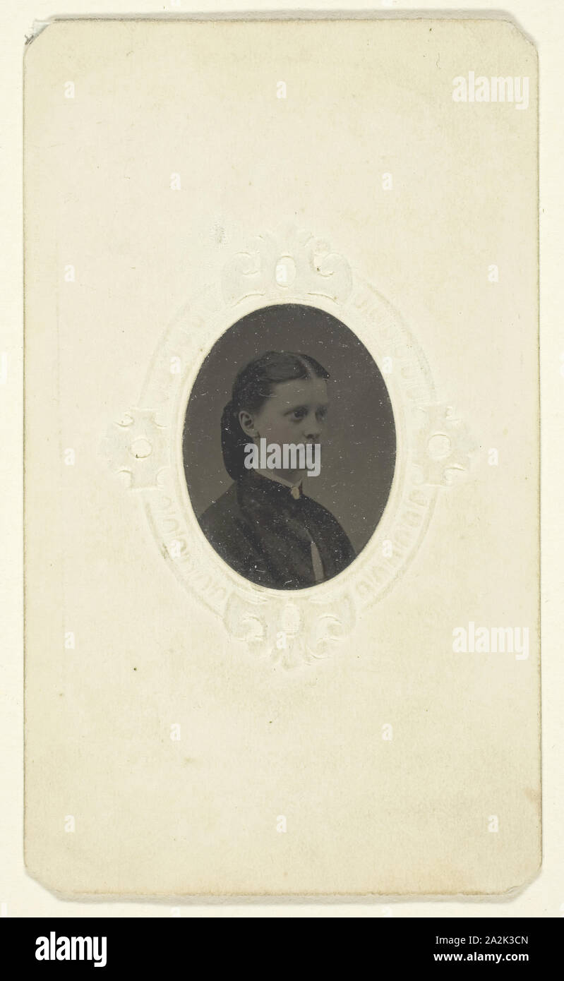 Ohne Titel (Portrait eines Mädchen), 1840-1900, American, Aktive aus dem späten 19. Jahrhundert, United States, Tintype, 3,2 x 2,5 cm (Bild, oval), 10,3 x 6,1 cm (Karte Stockfoto
