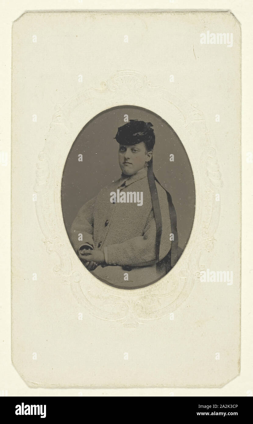 Untitled (Porträt einer Frau in einen Hut), 1840-1900, American, Aktive aus dem späten 19. Jahrhundert, United States, Tintype, 4,9 x 3,5 cm (Bild, Blick, oval), 9,9 x 6,1 cm (Karte Stockfoto