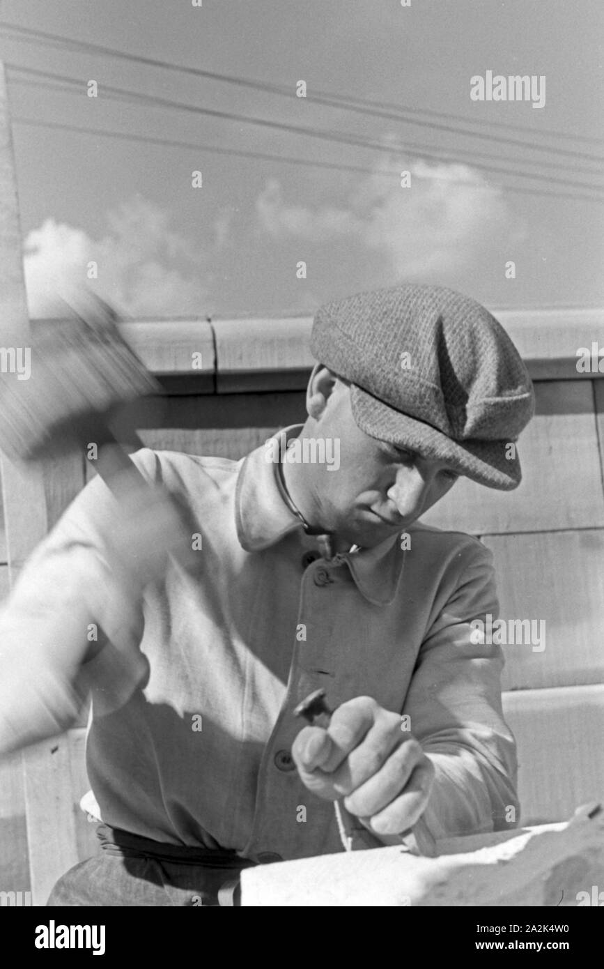 Bauarbeiter beim letzten Teilstück der Nord-Süd-S-Bahn in Berlin, Deutschland, 1930er Jahre. Bauarbeiter bei der letzte Teil der Nord-Süd-Verbindung der Berliner Straßenbahn, Deutschland 1930. Stockfoto