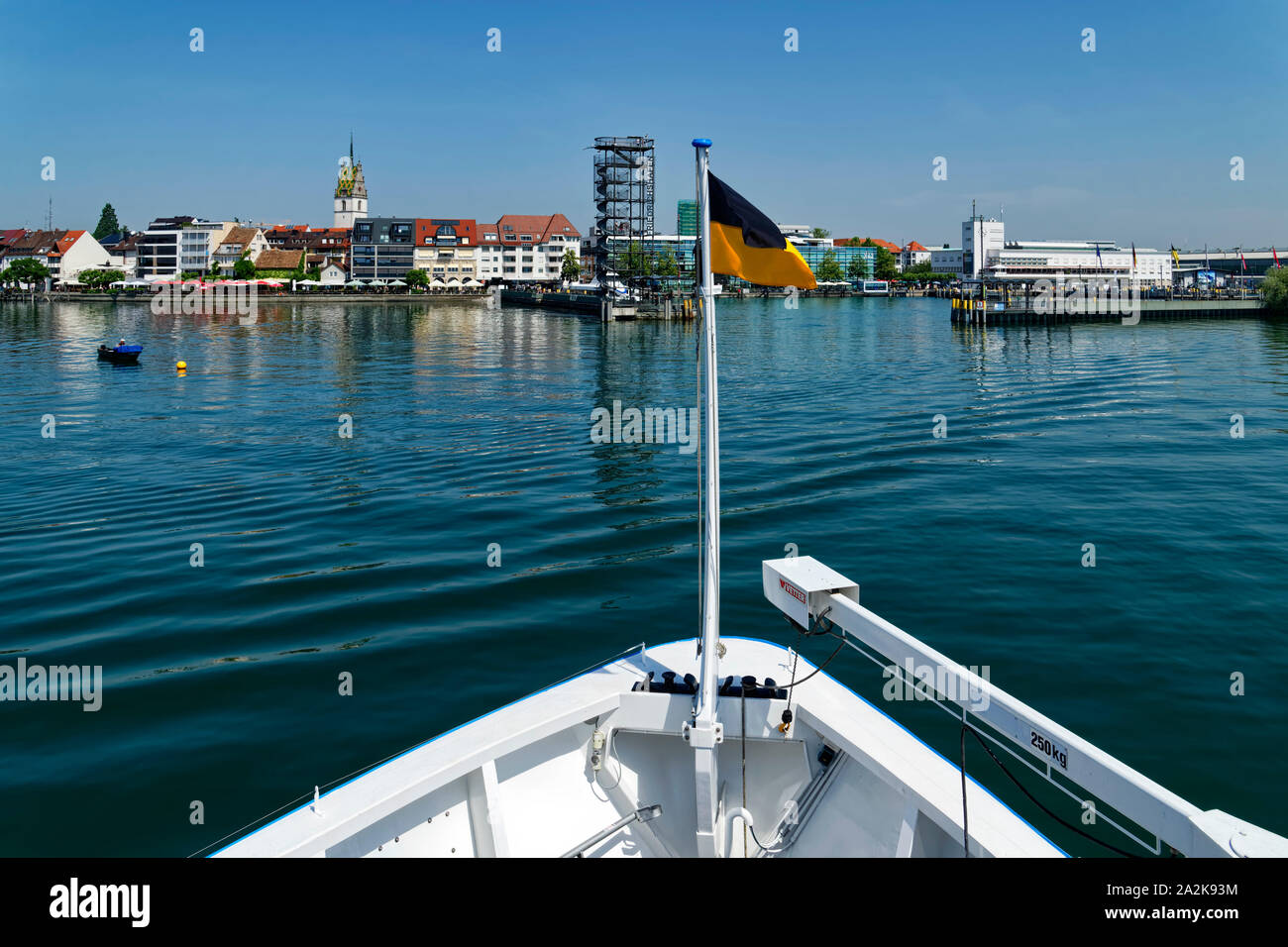 Einfahrt in den Hafen von Friedrichshafen am Bodensee, Bodenseeraum, Baden-Würrtemberg, Deutschland Stockfoto