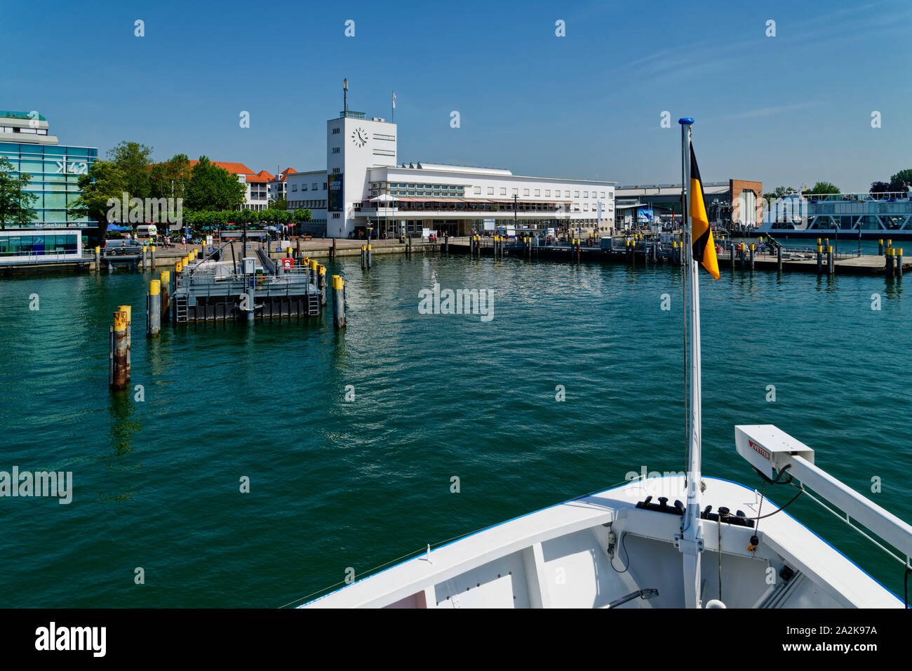 In den Hafen von Friedrichshafen am Bodensee, das Zeppelin Museum in den Hintergrund, die Medien- und Filmgesellschaft Baden-Württemberg, Deutschland Stockfoto