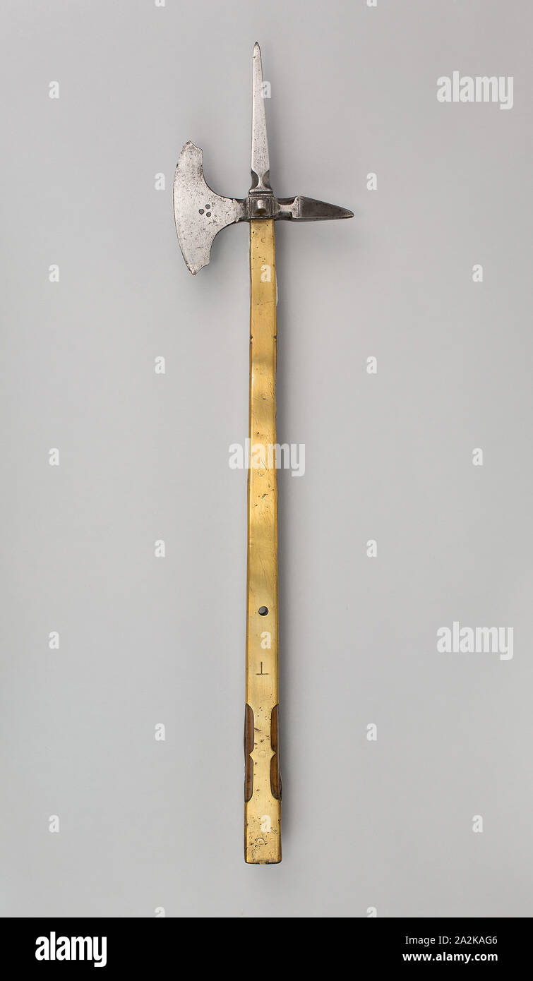 Horseman's Axe, 1500/25, Deutsch, Deutschland, Stahl, Eisen, Messing, Buchenholz, L 70,5 cm (27 7/8 Stockfoto