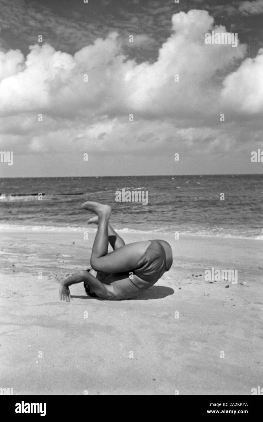 Die berühmte Tänzerin Gret Palucca 5/6 Ihrem Türkeirundreise auf Sylt, Deutsches Reich 30er Jahre. Die beliebte Tänzerin Gret Palucca im Urlaub auf Sylt, Deutschland 1930. Stockfoto