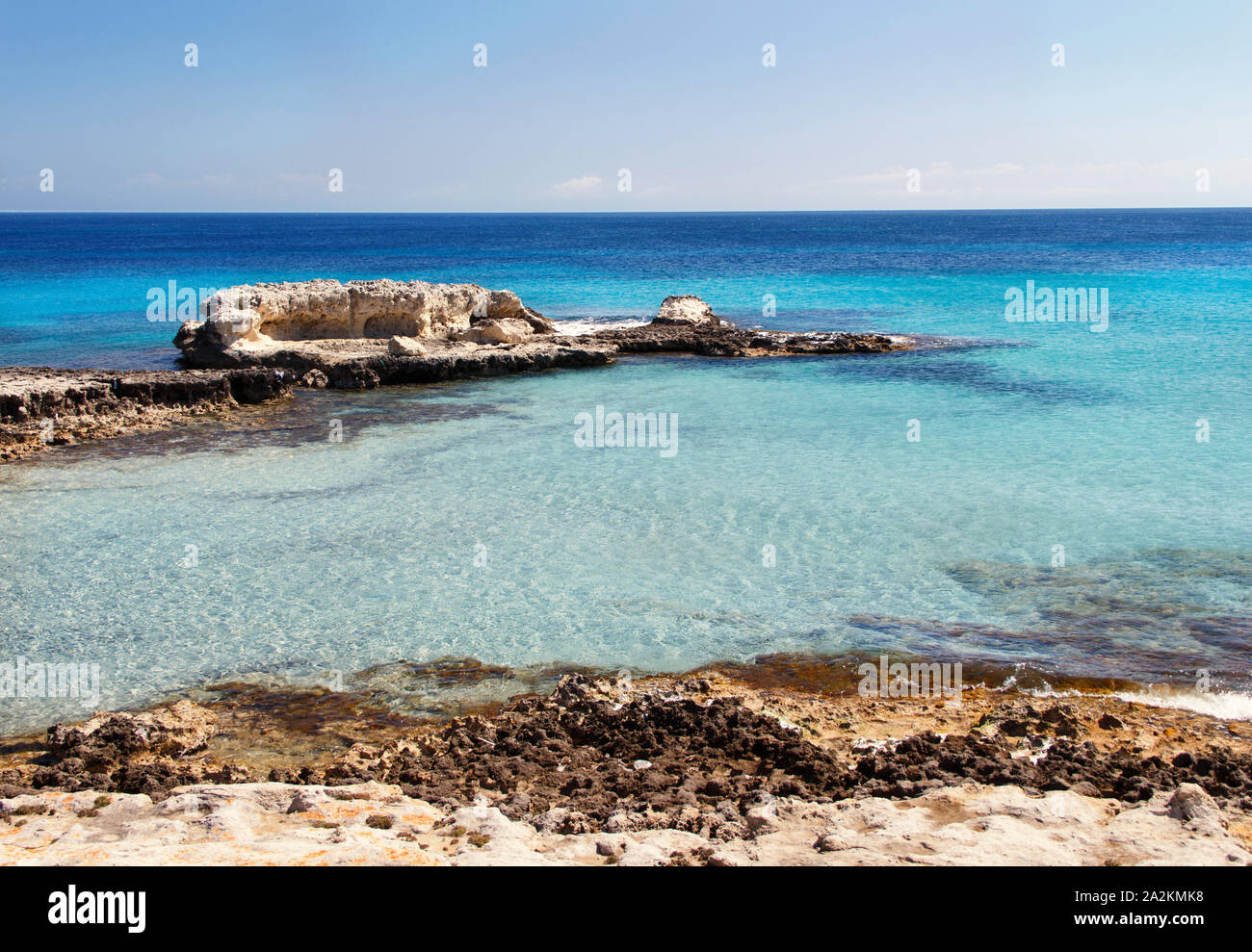 Die Küste im Süden von Italien, Halbinsel Salento, Apulien Stockfoto