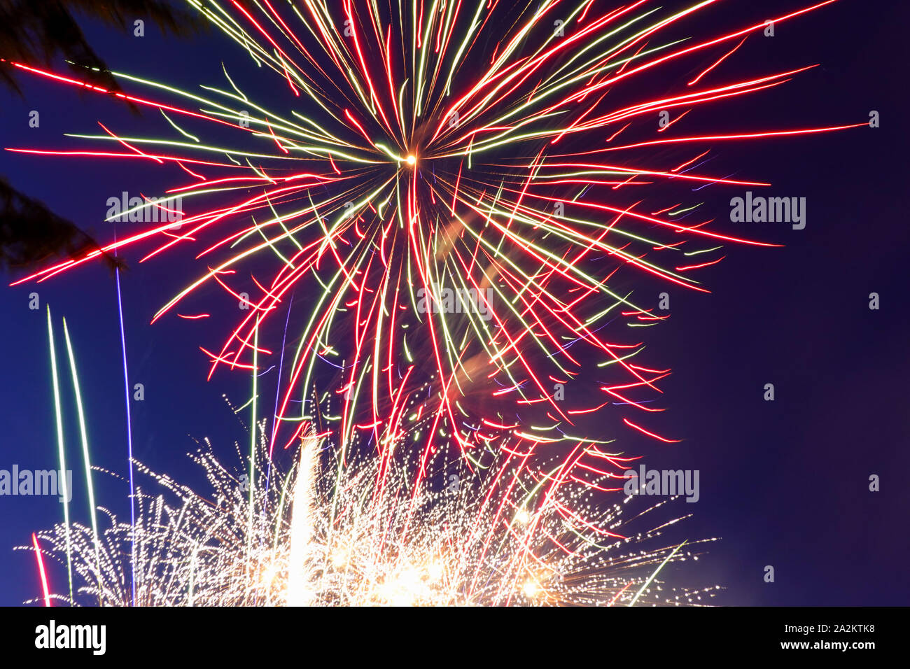 Feuerwerk auf dem Rhein bei Bingen in Deutschland Stockfoto