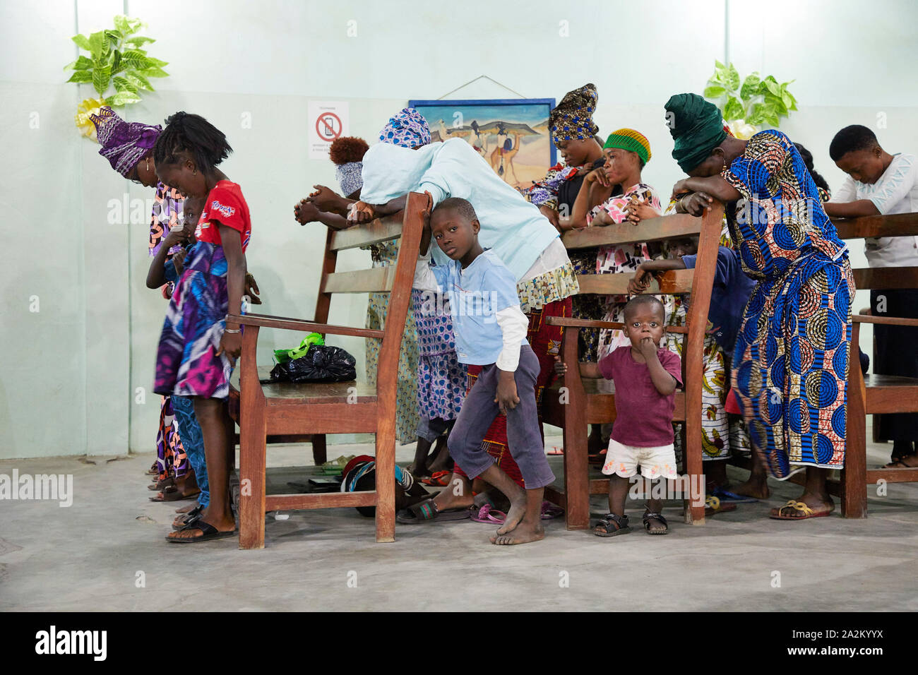 Benin CotonouOn Theusday Mitglieder der Reformierten Kirche in Benin Eglise Reformee Confessante au Benin klicken Sie auf die Kirche 19-6 2018 foto Jaco Klamer Stockfoto