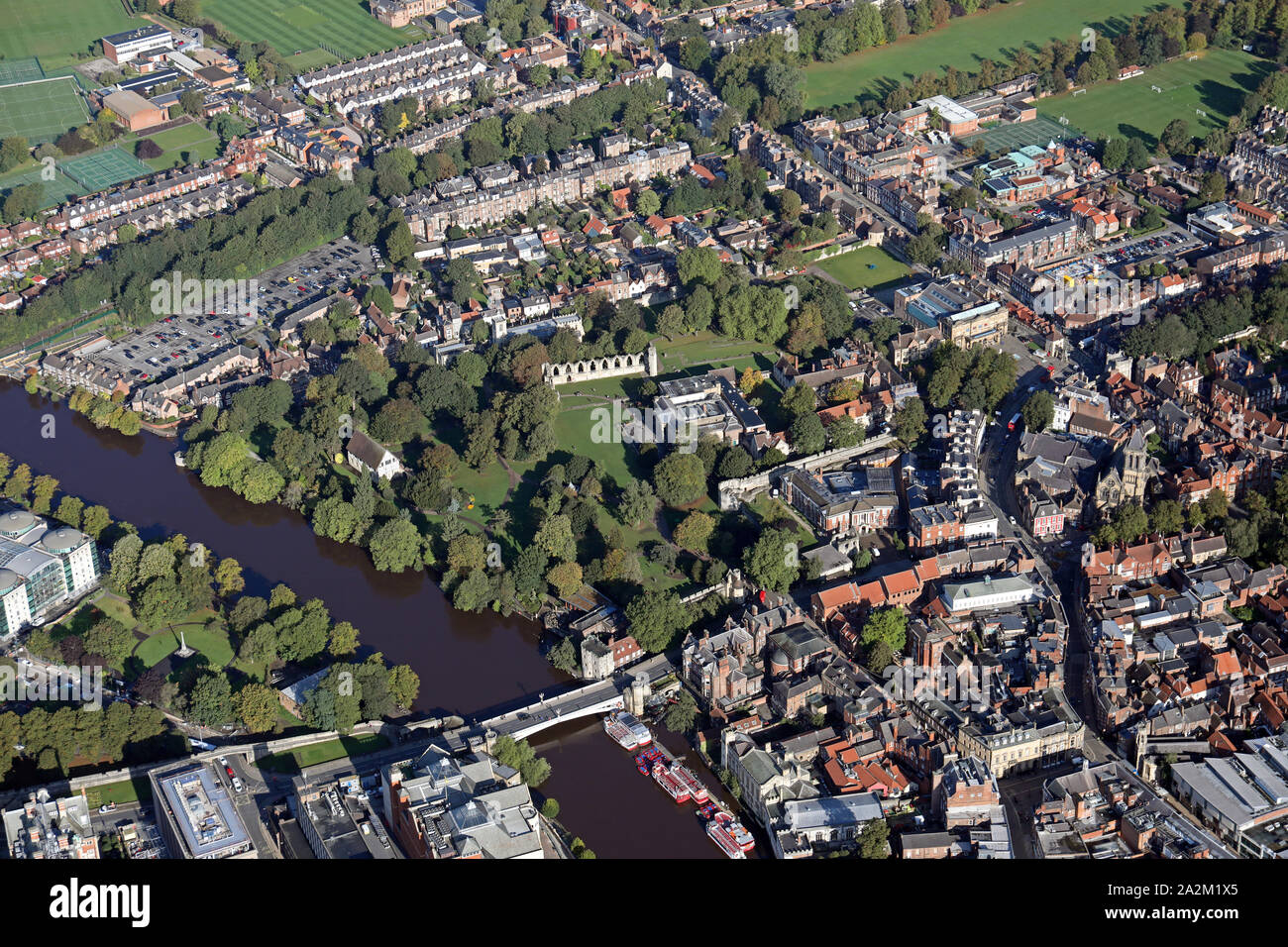 Luftaufnahme der Yorkshire Museum im Museum Gardens, York, Großbritannien Stockfoto