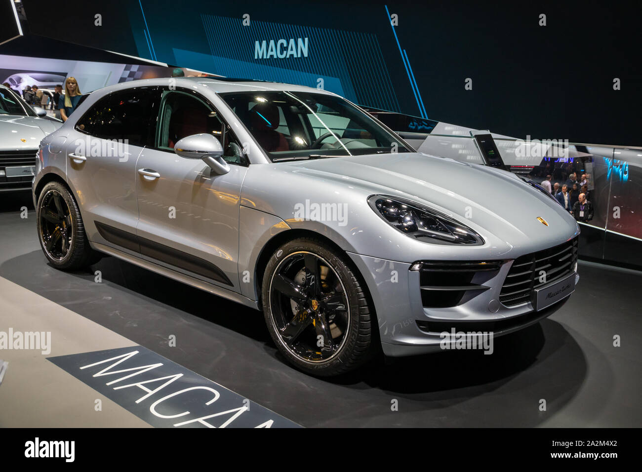 FRANKFURT, Deutschland - September 10, 2019: Porsche Macan Turbo Auto auf der Frankfurter Automobilausstellung IAA 2019 präsentiert. Stockfoto