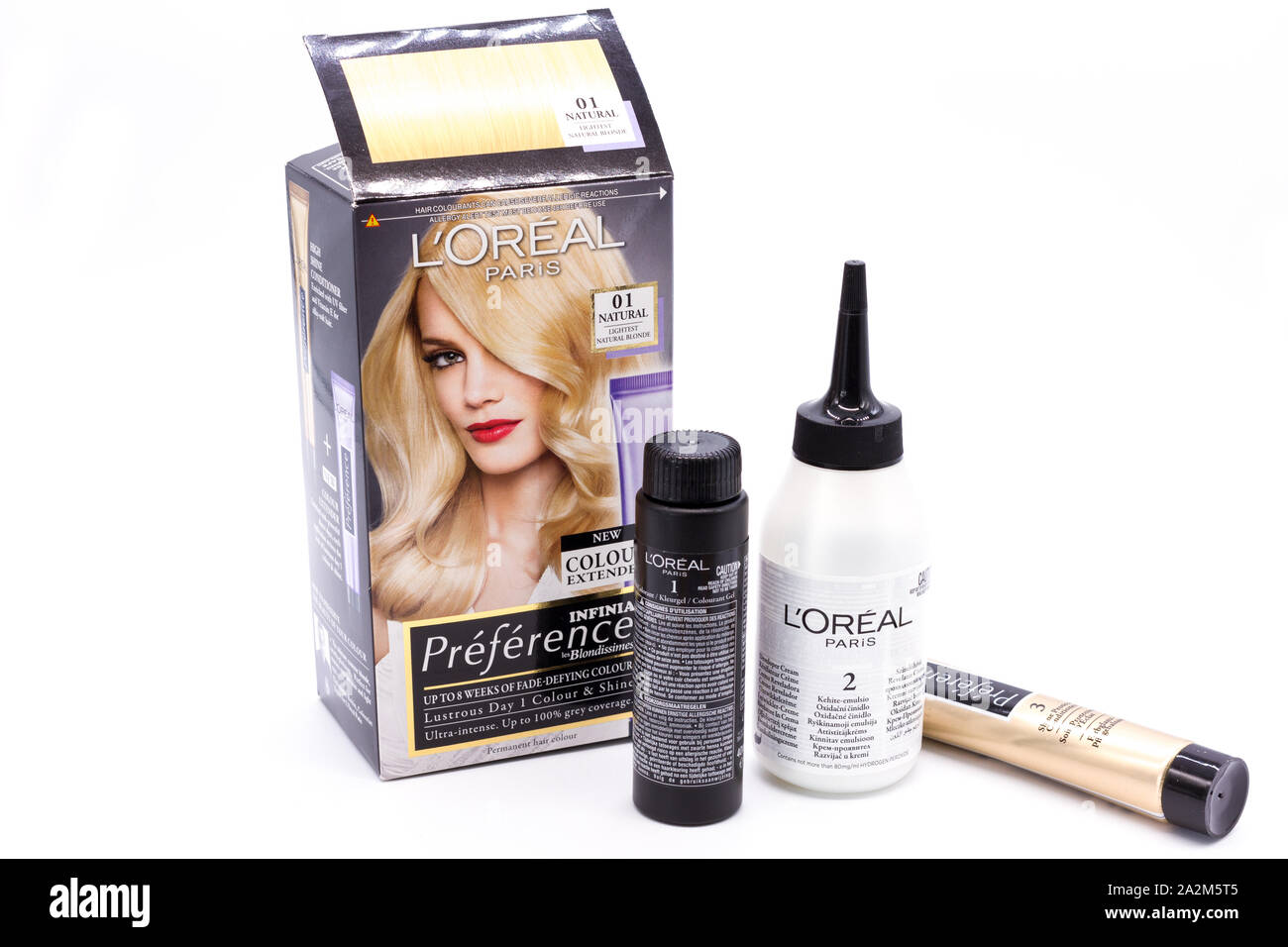 Box von L'Oreal Vorliebe blondes Haar Farbstoff auf weißem Hintergrund. Großbritannien Stockfoto