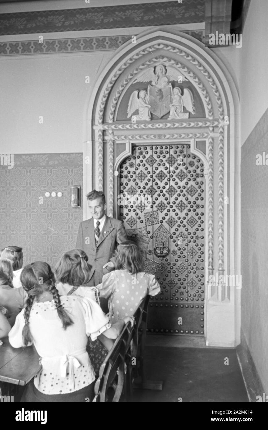 Ein 206 der Krupp-Schule in Berndorf, Deutsches Reich 30er Jahre. Besichtigung des Krupp-School in Berndorf, Deutschland 1930. Stockfoto