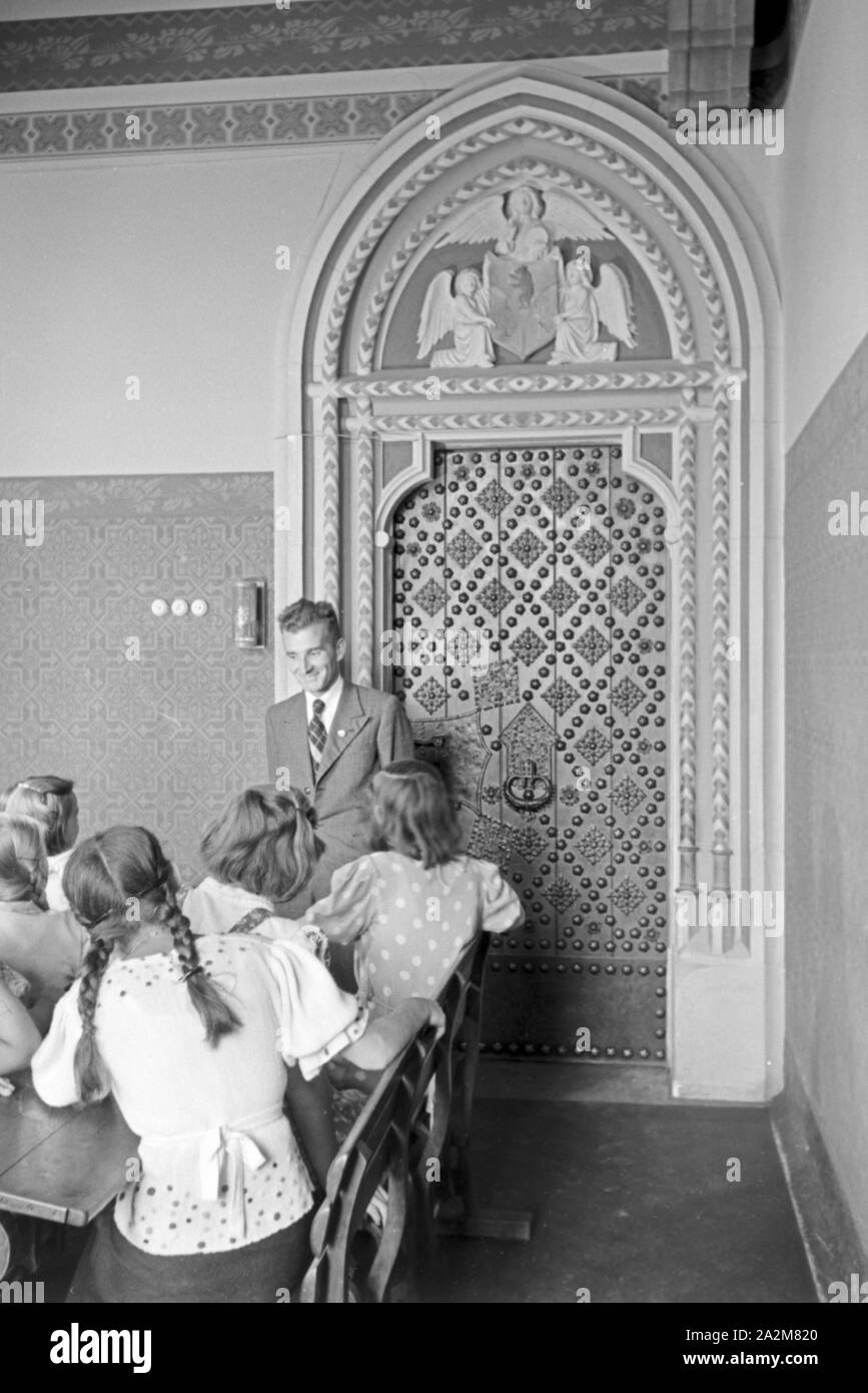 Ein 206 der Krupp-Schule in Berndorf, Deutsches Reich 30er Jahre. Besichtigung des Krupp-School in Berndorf, Deutschland 1930. Stockfoto