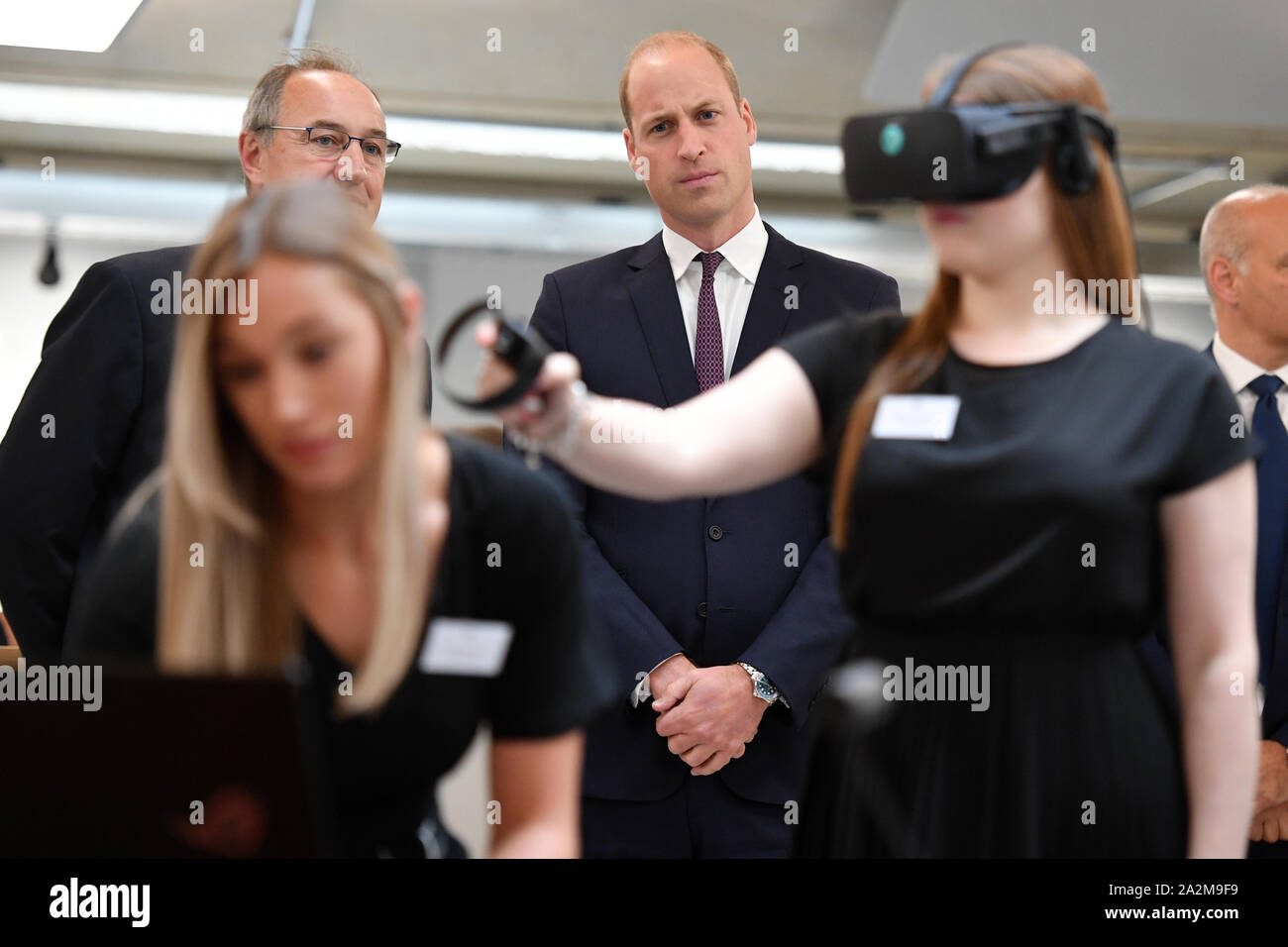 Der Herzog von Cambridge Uhren eine virtuelle Realität Demonstration für ein Programm für psychische Gesundheit am Oxford Wissenschaft Innovation Inkubation Raum während der offiziellen Eröffnung des neuen Absolvent Gebäude Keble's College in Oxford. Stockfoto