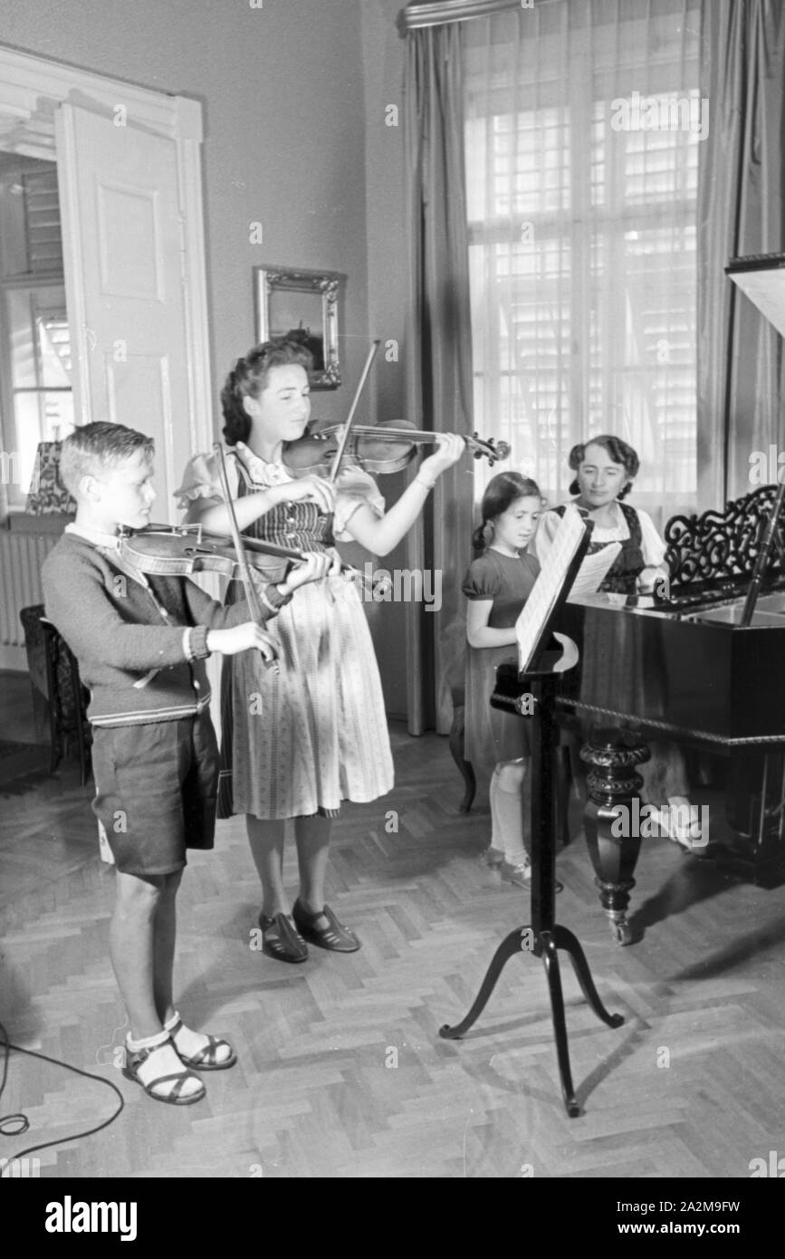 Das Mozartheum in Salzburg, Deutsches Reich 30er Jahre. Die Salzburger Mozartheum, Deutschland 1930. Stockfoto