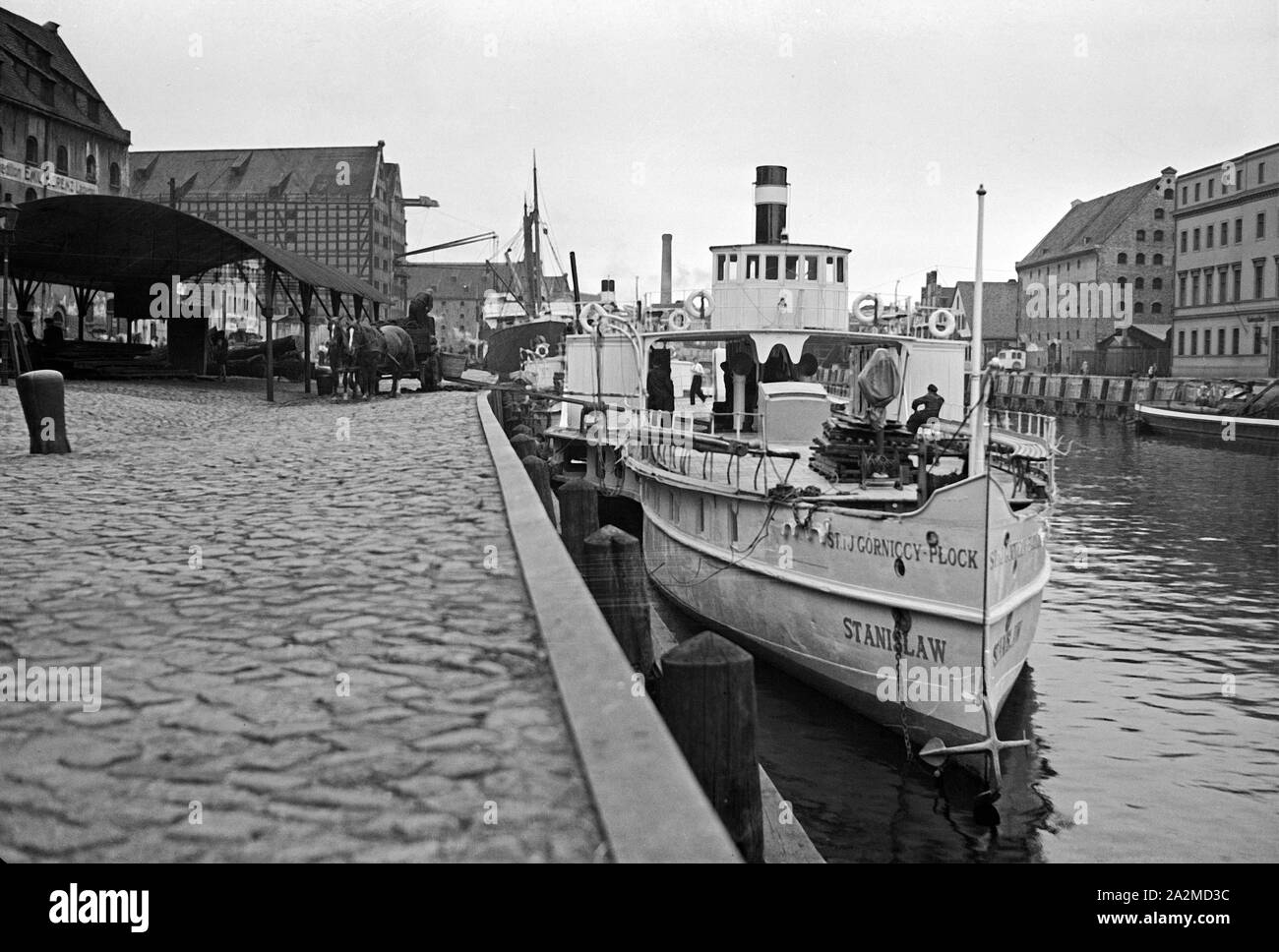 Ist das Schiff tanislaw'aus Plock hat am Kai im Hafen von Danzig angelegt, Deutschland 1930er Jahre. Die schiffsführung tanislaw" von der Stadt Plock Verankerung am Kai der Danziger Hafen, Deutschland 1930. Stockfoto