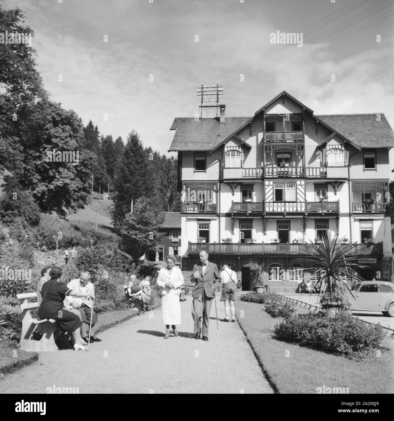 Kurhaus mit angeschlossenem Restaurant in einem Kurort im Schwarzwald, Deutschland 1930er Jahre. Spa Resort mit Restaurant im Schwarzwald, Deutschland der 1930er Jahre. Stockfoto