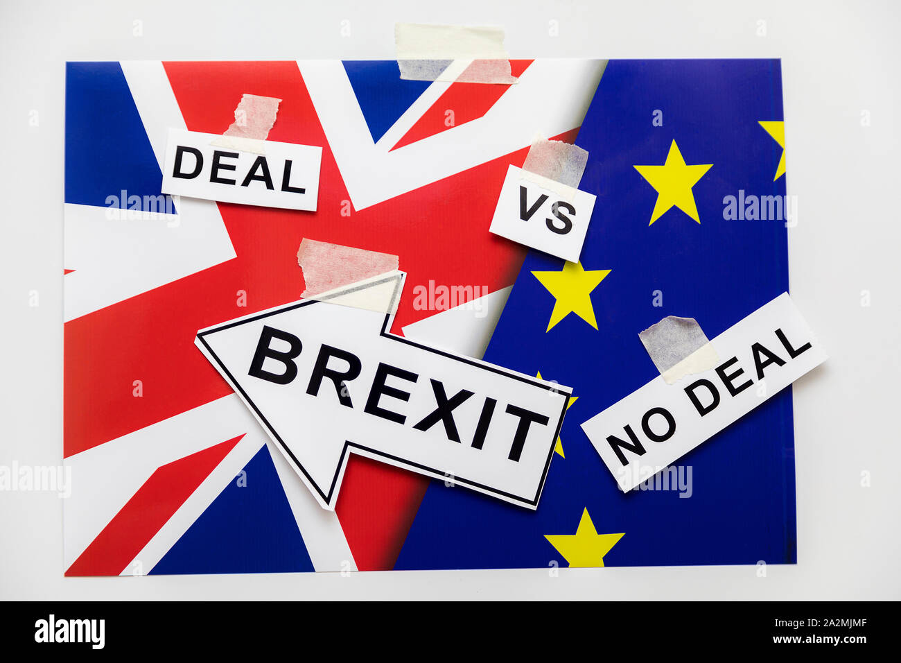 Brexit oder Nicht Brexit Deal or No Deal. Brexit Flaggen der Europäischen Union und Großbritannien mit Fragezeichen über Deal or No Deal, UK VS EU-Konzept I Stockfoto