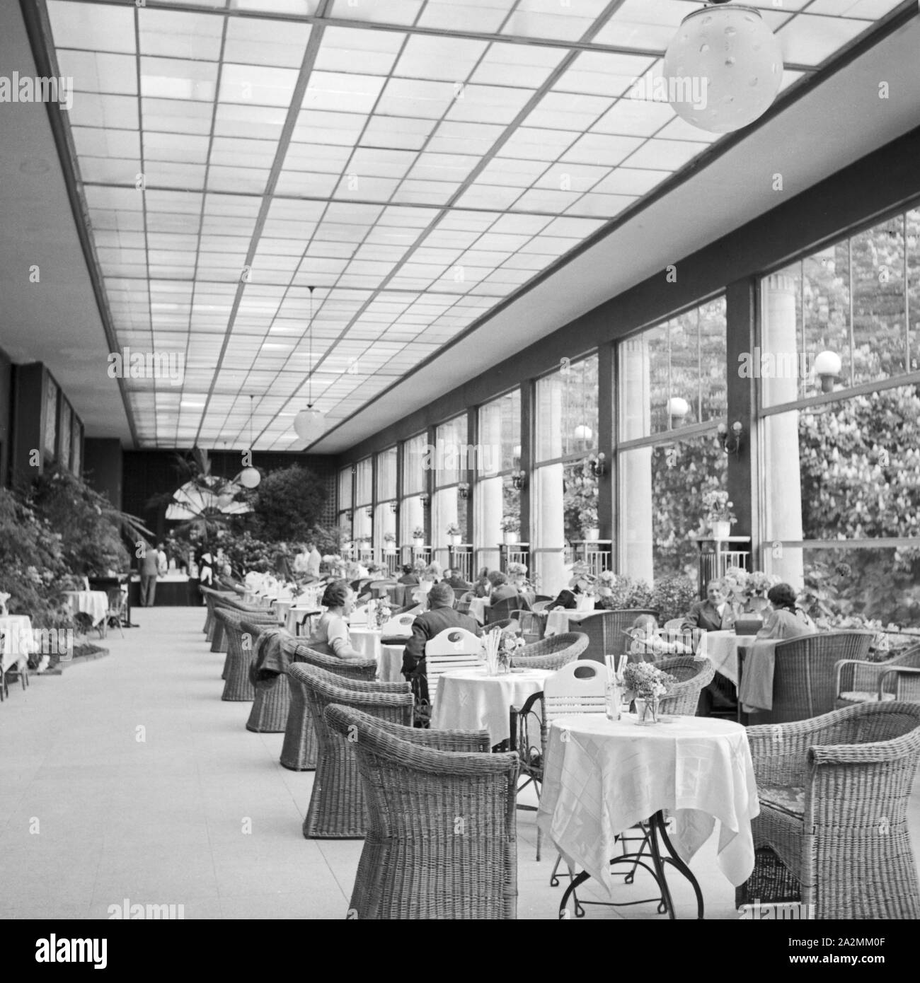 Speisesaal im Kurhaus in Baden Baden, Deutschland 1930er Jahre. Kantine im Spa Resort Baden Baden, Deutschland 1930. Stockfoto