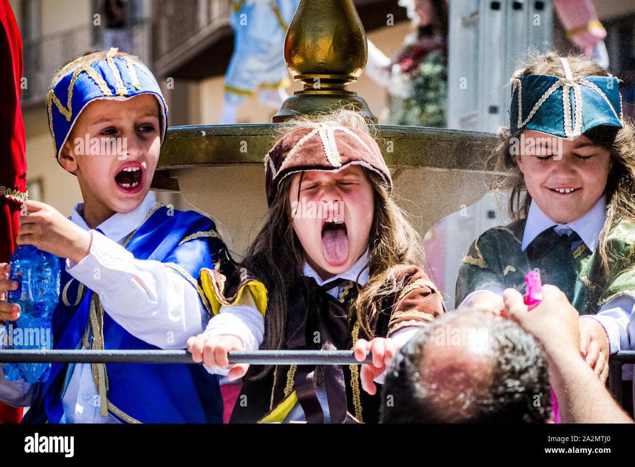 Italien Molise - Isernia - Figurants Orten und in 12 Holz- maschinen Parade in der Prozession der Mysterien des Campobasso, Italien festgesetzt, anlässlich der Corpus Domini religiöser Feiertag Stockfoto