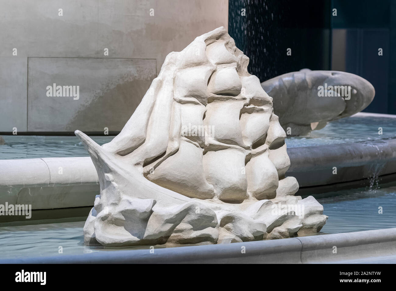 Schiff Skulptur Teil der amerikanischen Scultpress des Fons Americanus Skulptur in der Tate Modern in London. Stockfoto
