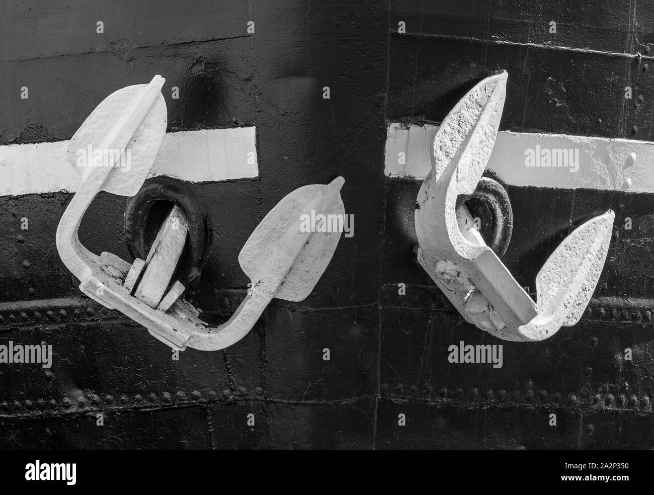 Twin Anchors aus Eisen Doppelhüllenschiff, Helsinki, Finnland Stockfoto