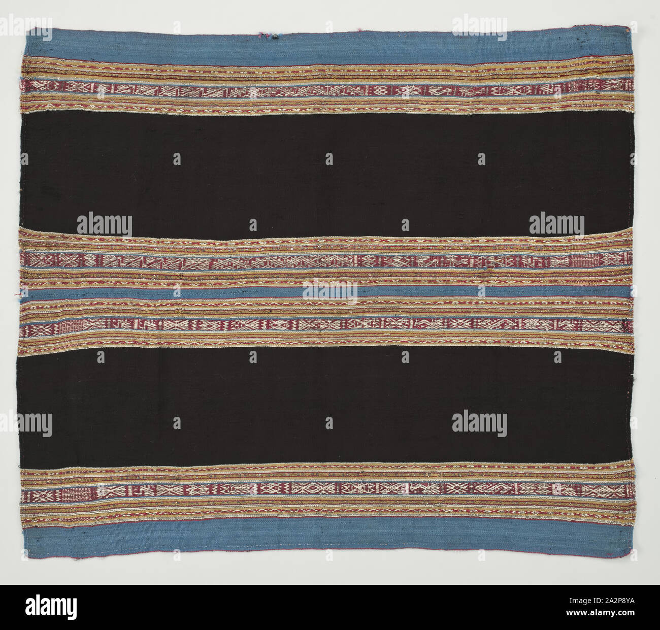 Quechua, Südamerikanische, Woman's Schal, Ca. 1700, Camelid Faser- und silbernen Faden, Gesamt: 37 1/4 x 32 Zoll (94,6 × 81,3 cm Stockfoto