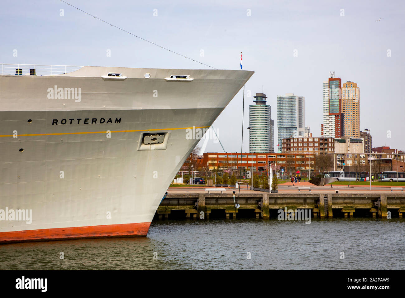 Rotterdam, Niederlande, dem Fluss Nieuwe Maas, ehemaligen Passagier Hapag-dampfer, die Holland America Lijn, SS Rotterdam, jetzt ein Hotel Schiff, Conference Center Stockfoto