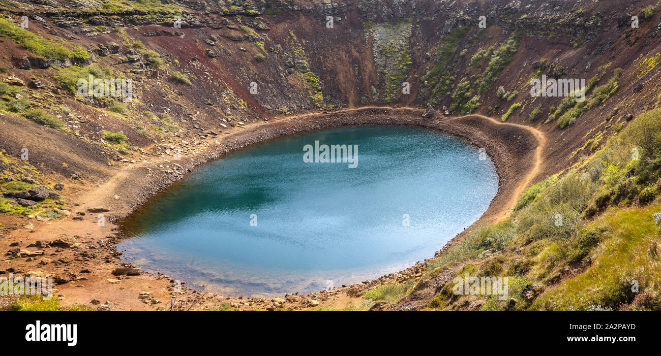 Panoramablick über Krater Kerid in Island Stockfoto