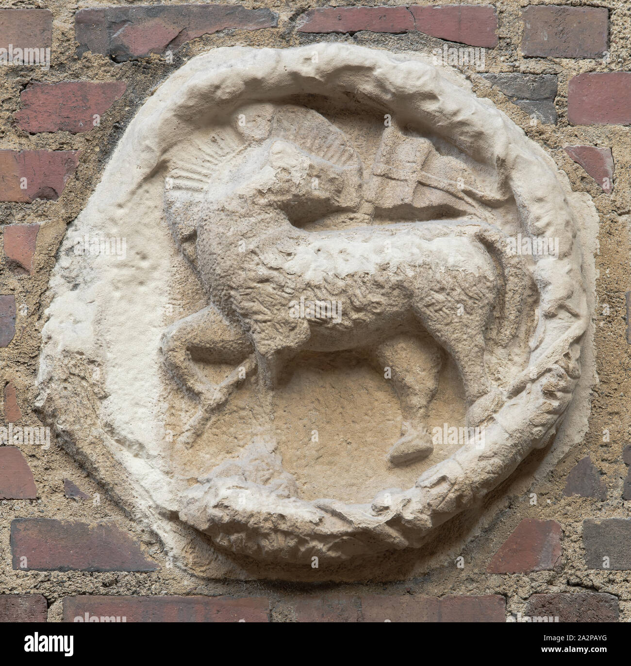 Unbekannt (Italienisch), Keystone, 15. Jahrhundert, Stein, Insgesamt: 22 Zoll (55,9 cm Stockfoto