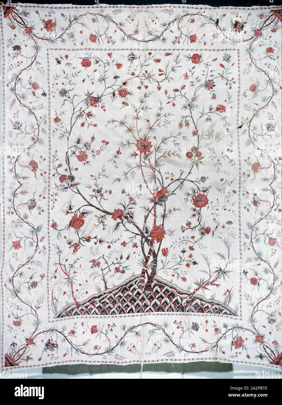 Unbekannt (indisch), Palampore, 18. Jahrhundert, Baumwolle Threads, Farbstoff, 96 5/8 x 77 1/4 in Stockfoto