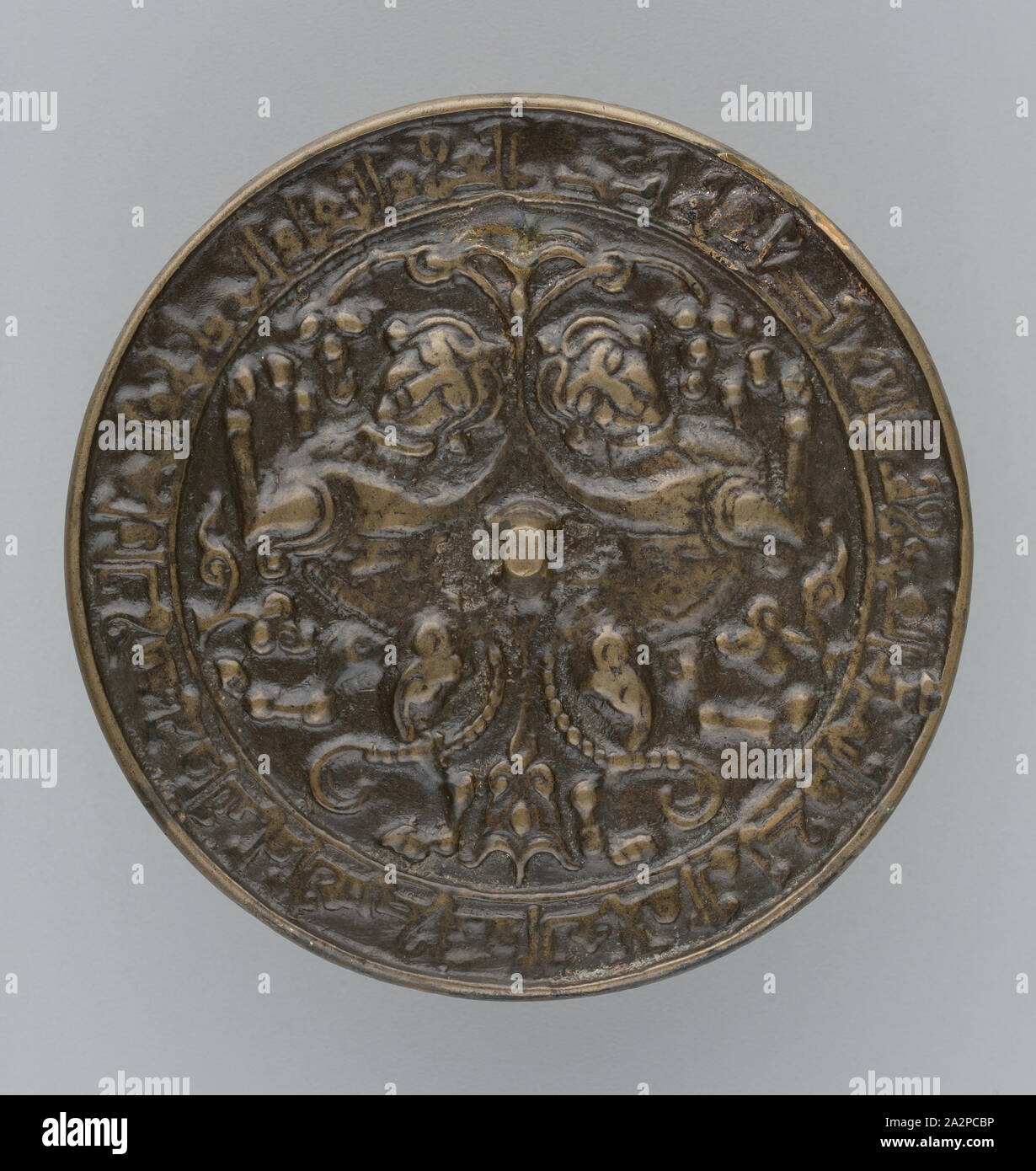 Möglicherweise Persische, Spiegel mit Benedictory Inschrift, C. 1200, Blei-bronze, 1/8 x 4 1/4 in. Durchmesser. (.32 x 10,80 cm Stockfoto